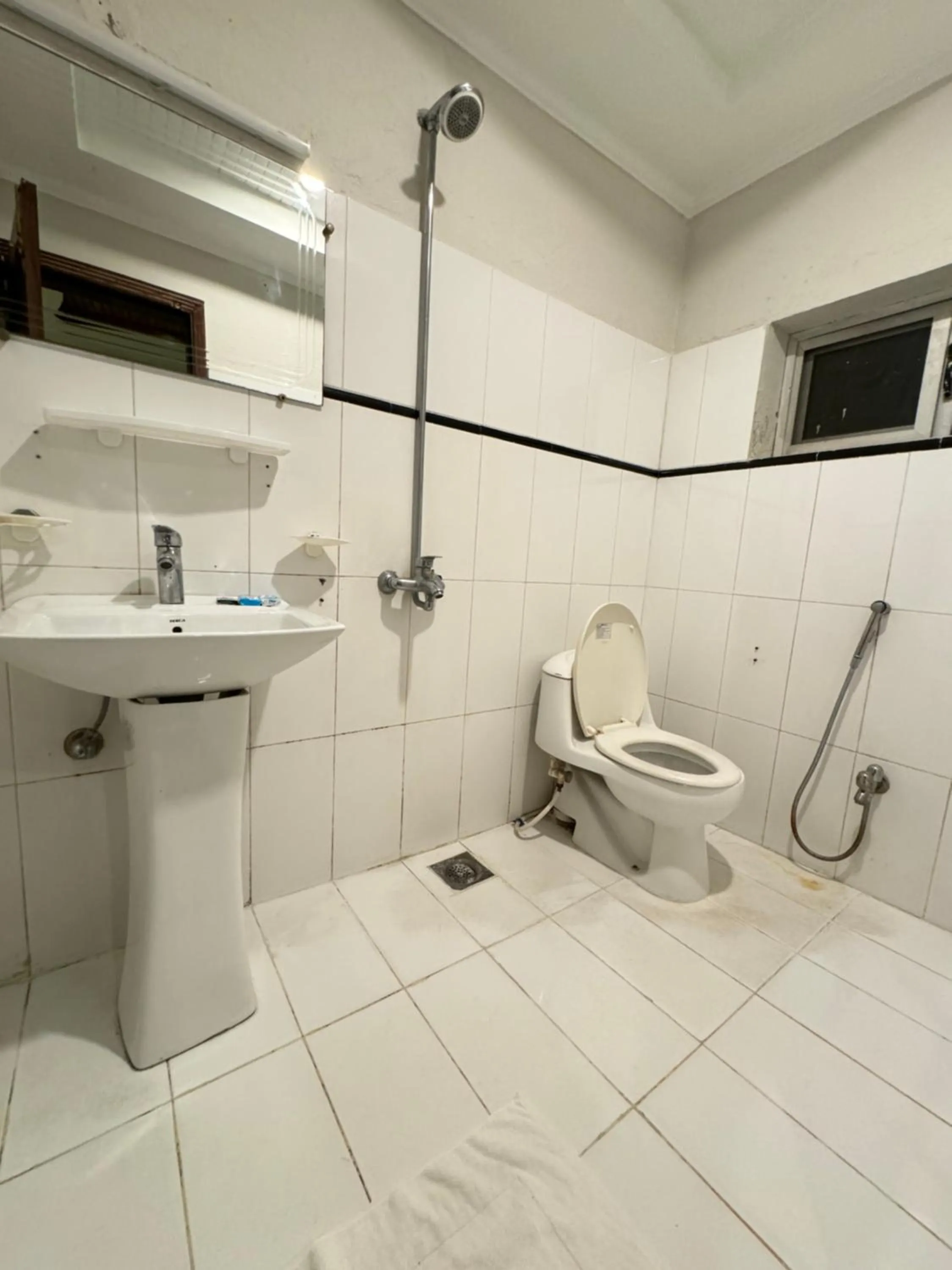 Toilet in Atlas Gold Hotel