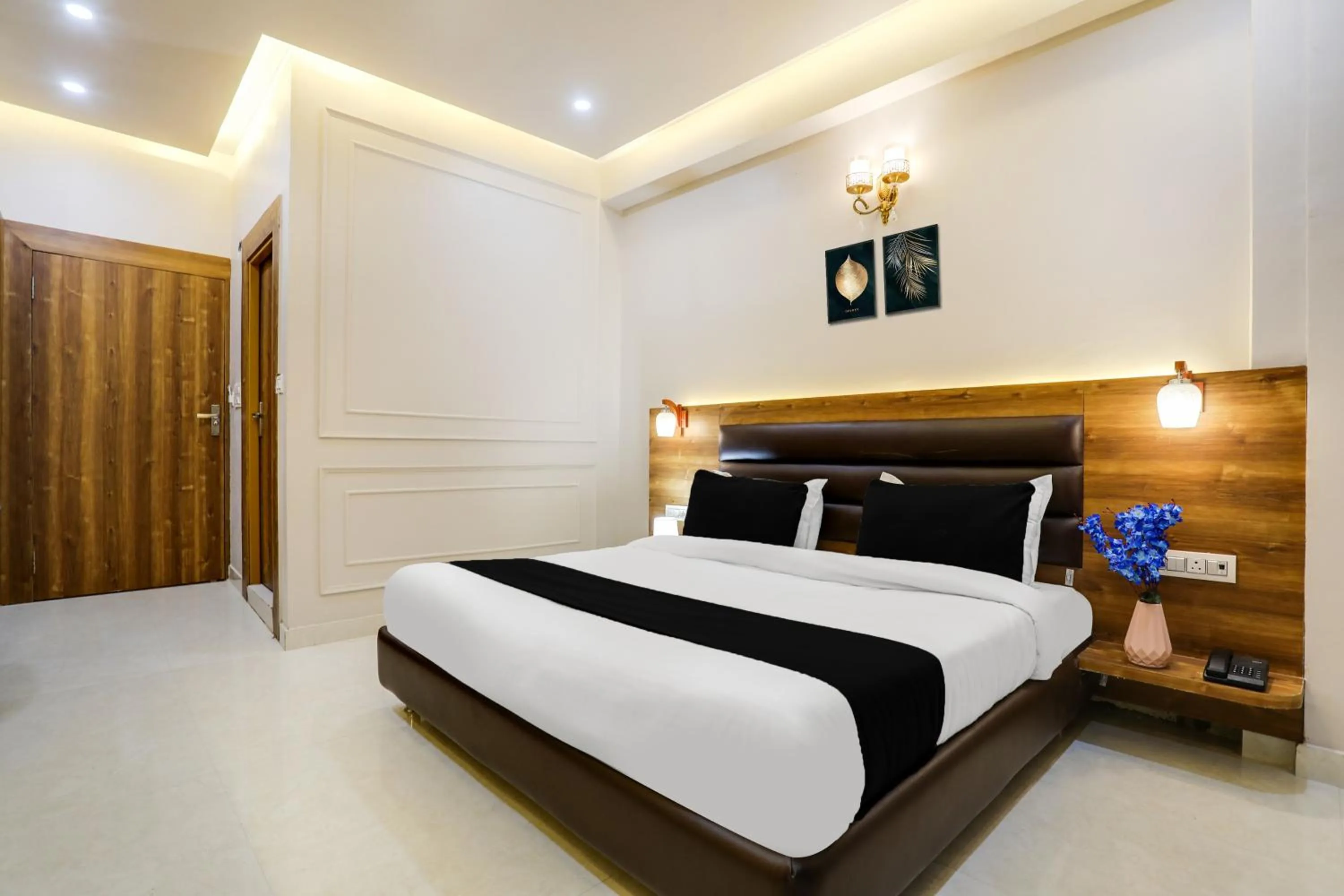 Bedroom, Bed in Super Townhouse Kathgharia Chowk
