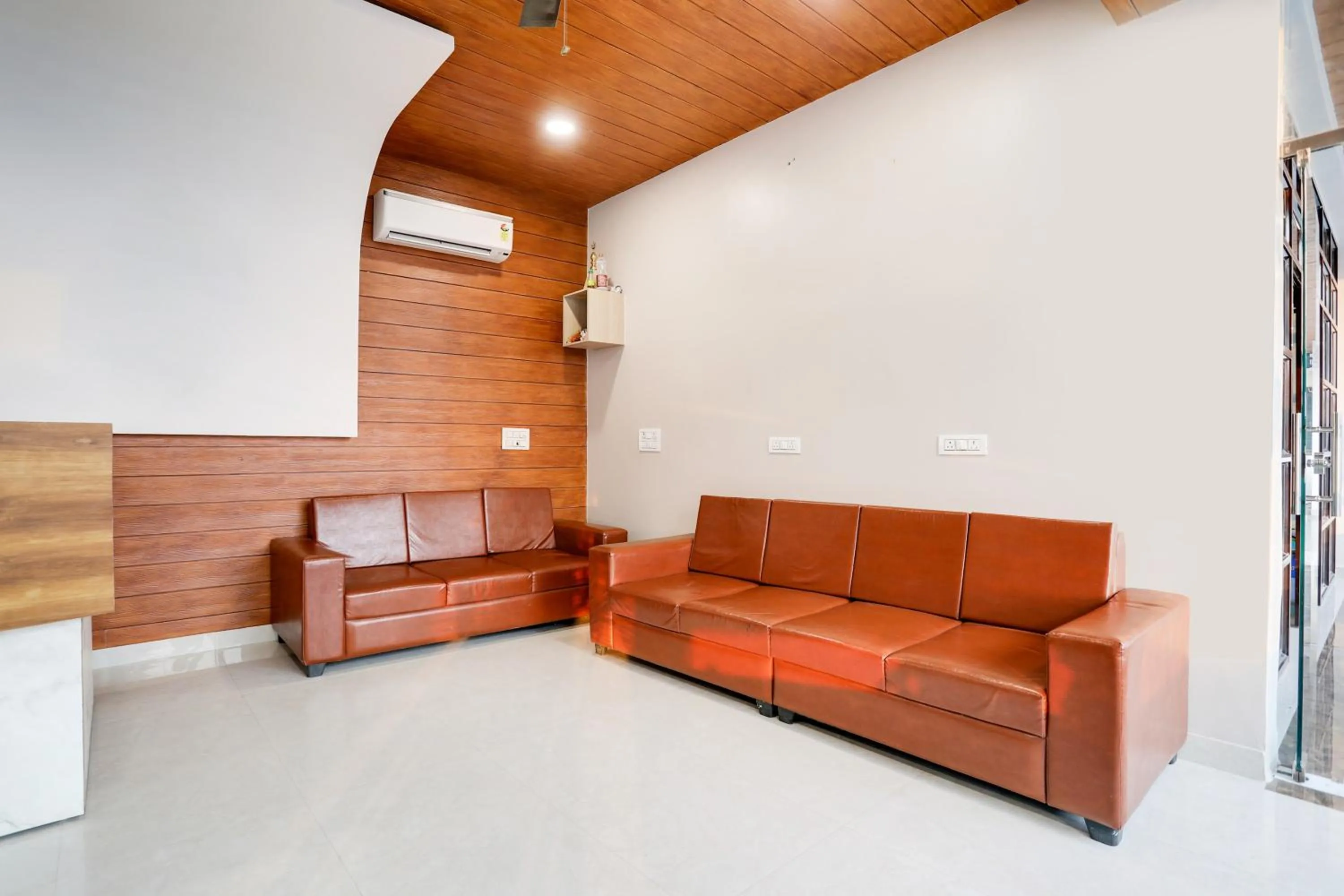 Lobby or reception in Super Townhouse Kathgharia Chowk