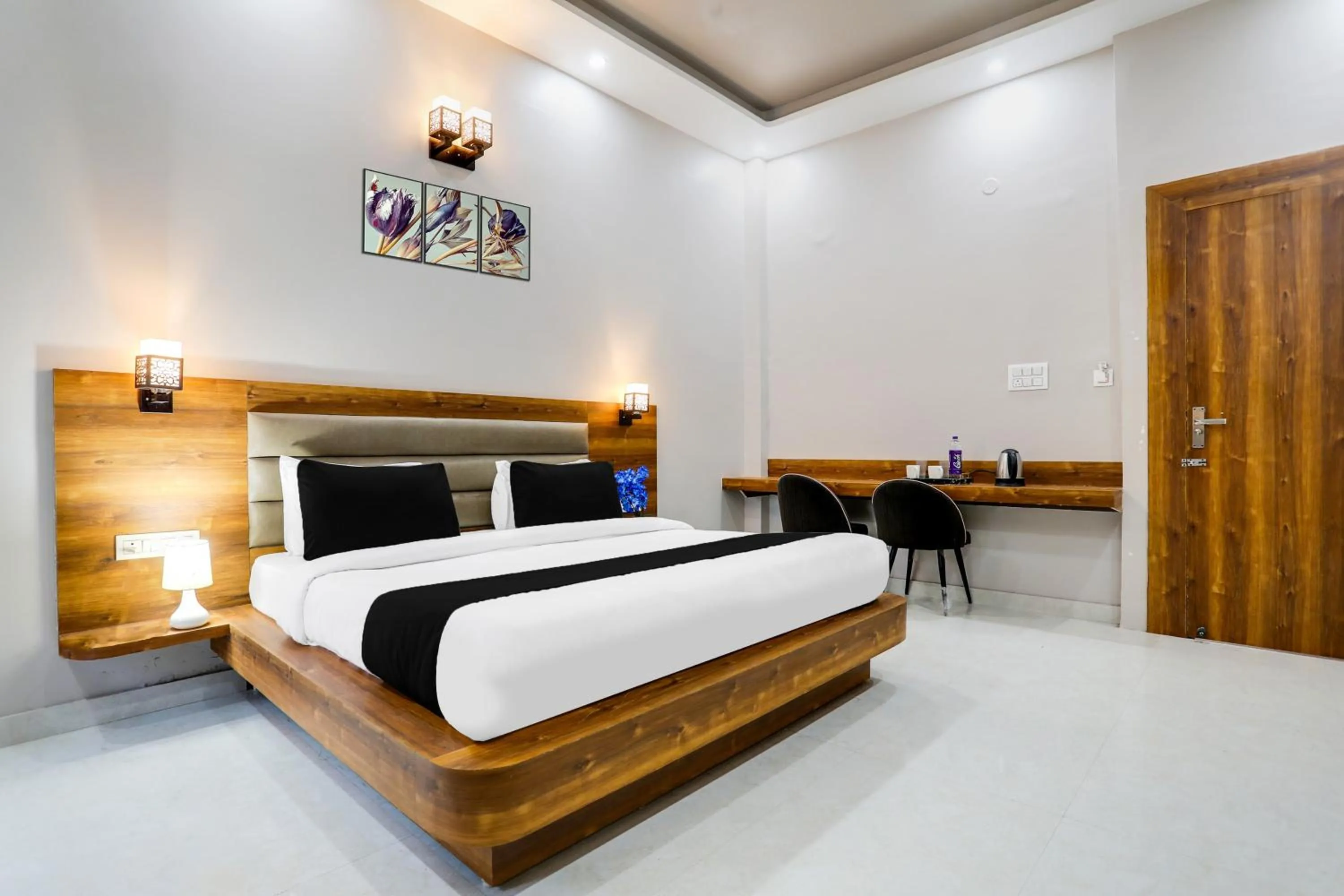 Bedroom, Bed in Super Townhouse Kathgharia Chowk
