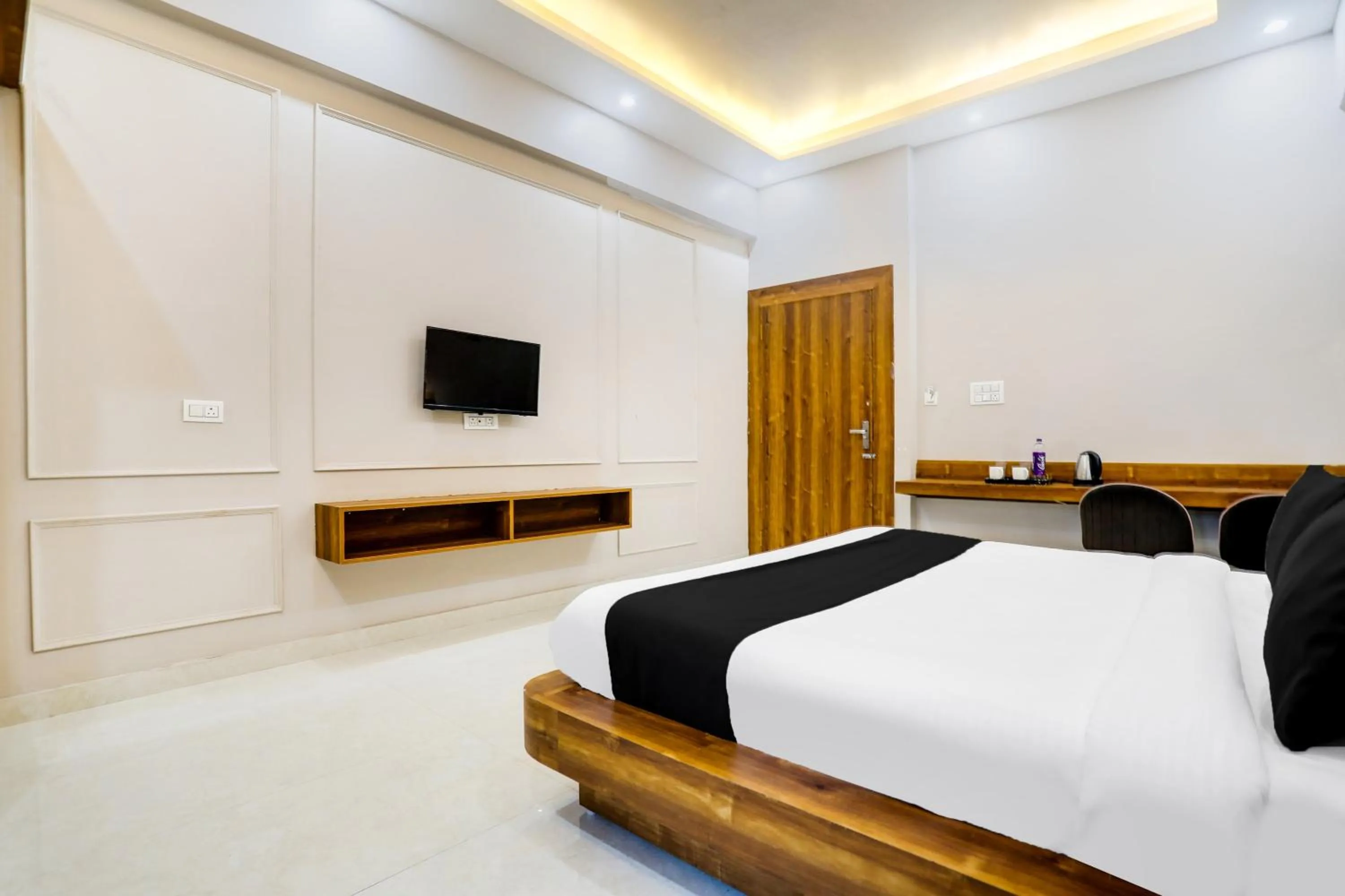 Bedroom, Bed in Super Townhouse Kathgharia Chowk