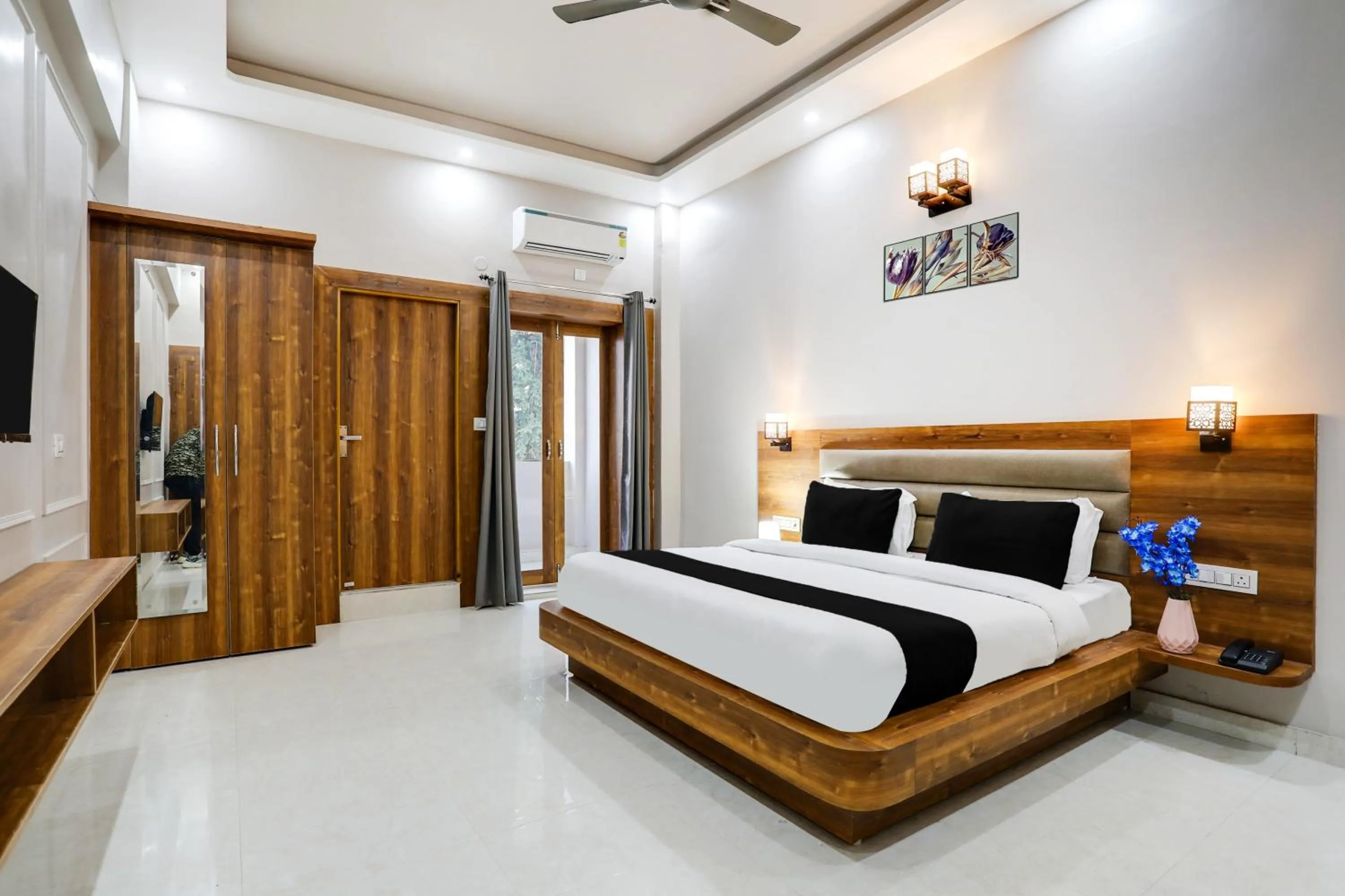 Bedroom, Bed in Super Townhouse Kathgharia Chowk