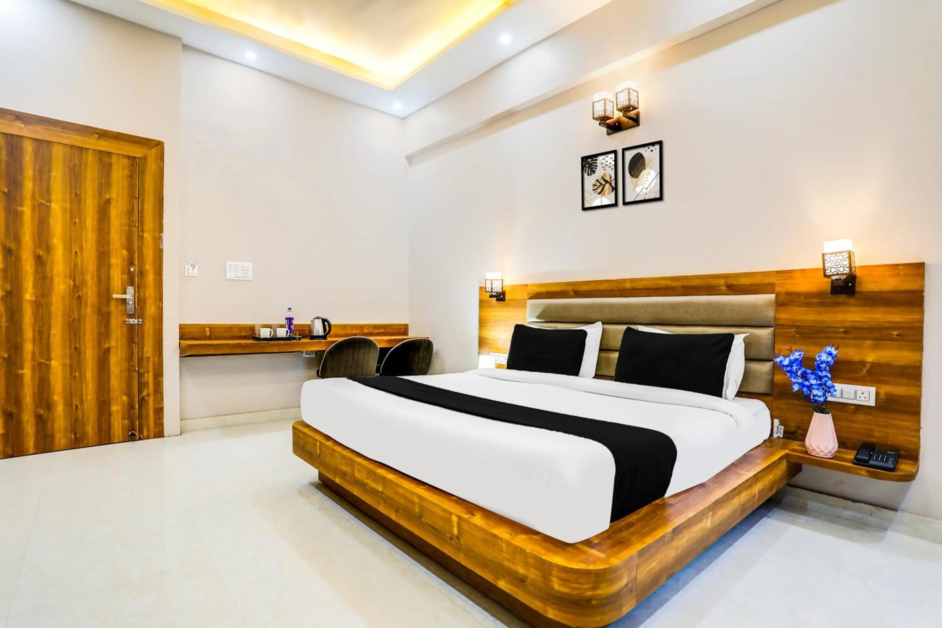 Bedroom, Bed in Super Townhouse Kathgharia Chowk