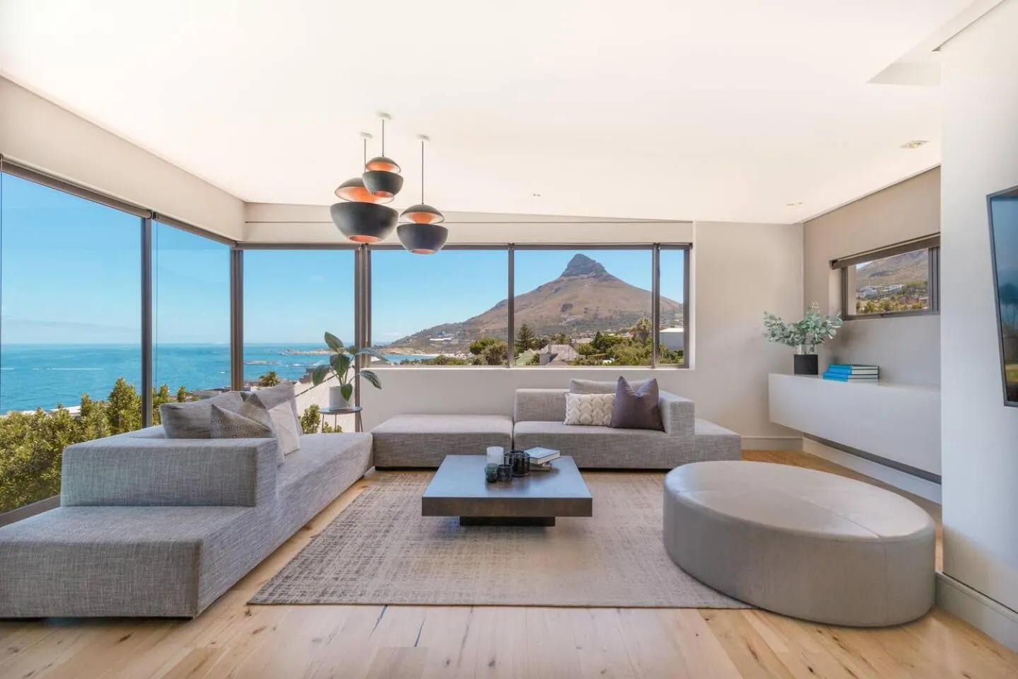 Amara 2 -Designer Penthouse with Solar Power