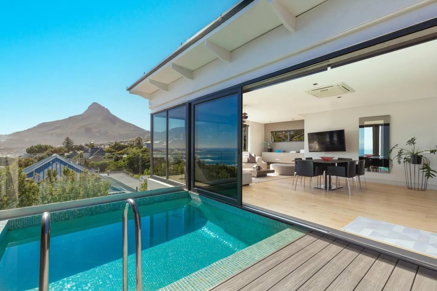 Amara 2 -Designer Penthouse with Solar Power