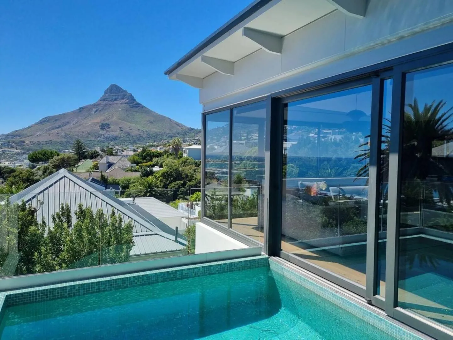 Amara 2 -Designer Penthouse with Solar Power