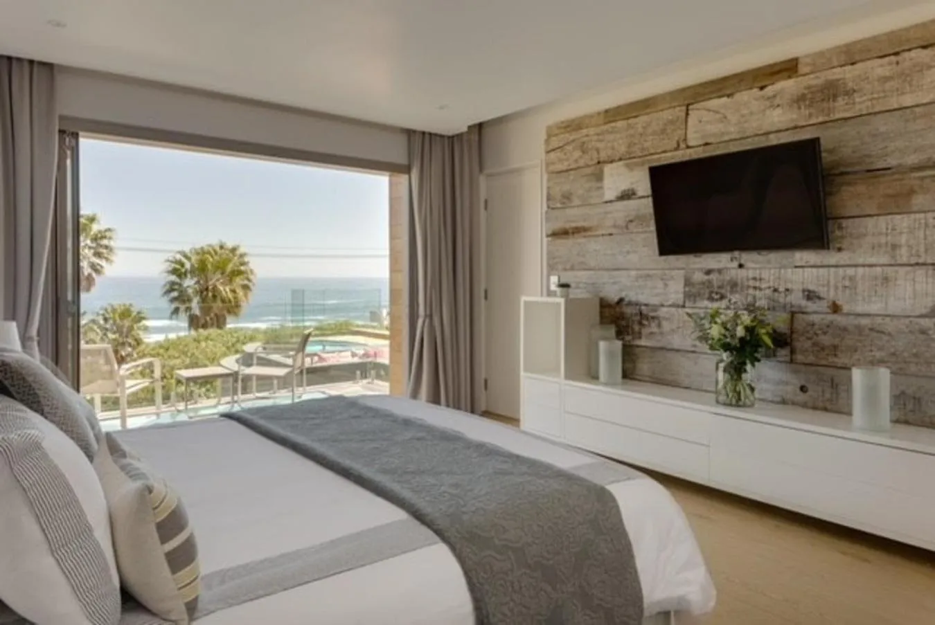 Bed in Element House - Contemporary and Upmarket Villa