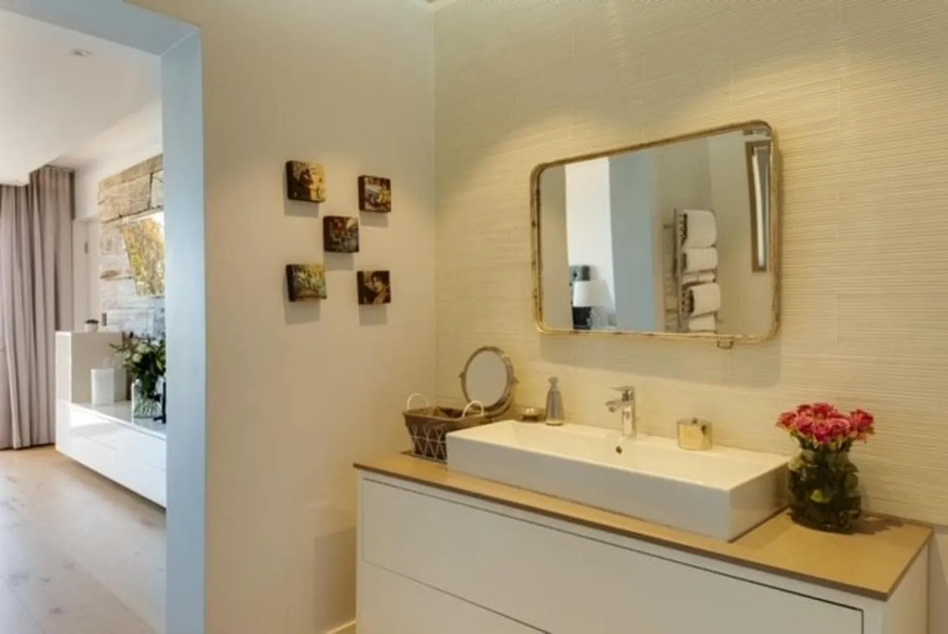 Element House - Contemporary and Upmarket Villa