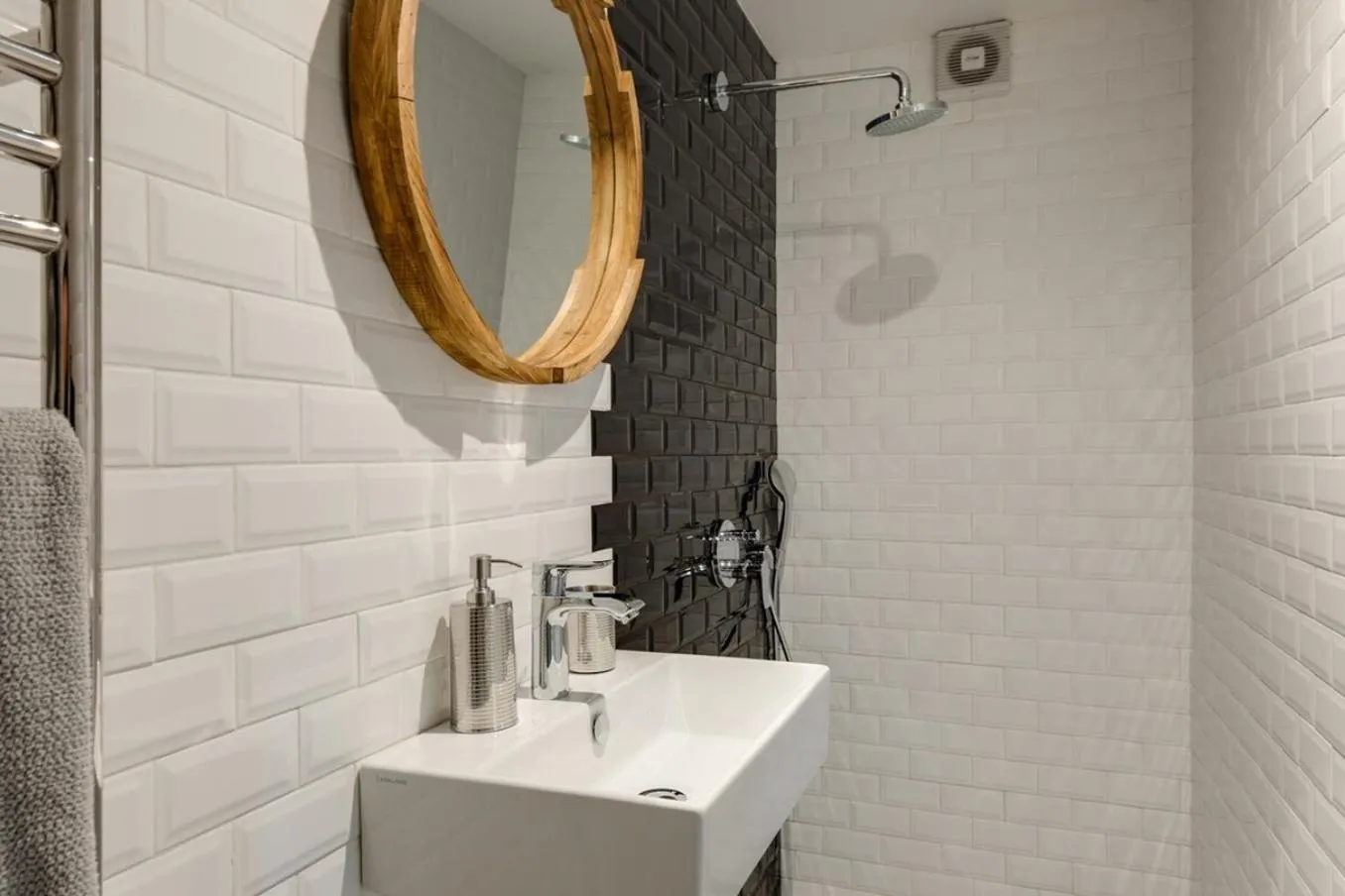 Element House - Contemporary and Upmarket Villa