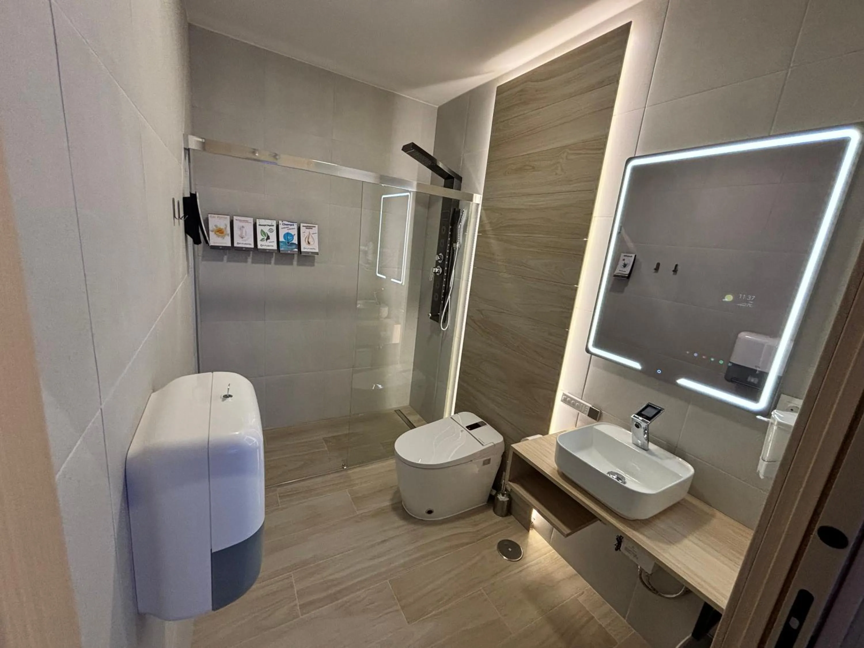 Shower in Futurotel Sevilla