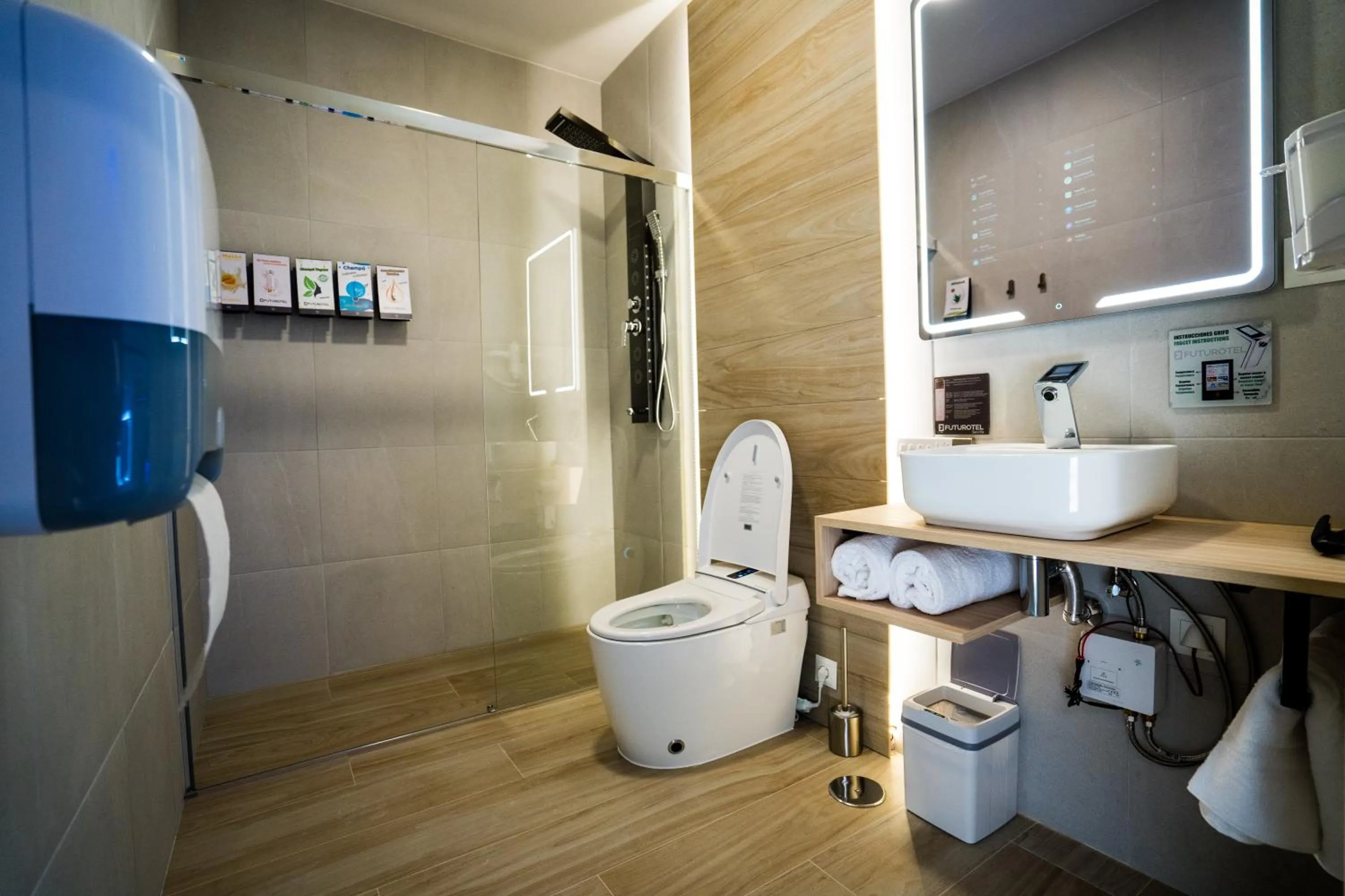 Shower in Futurotel Sevilla