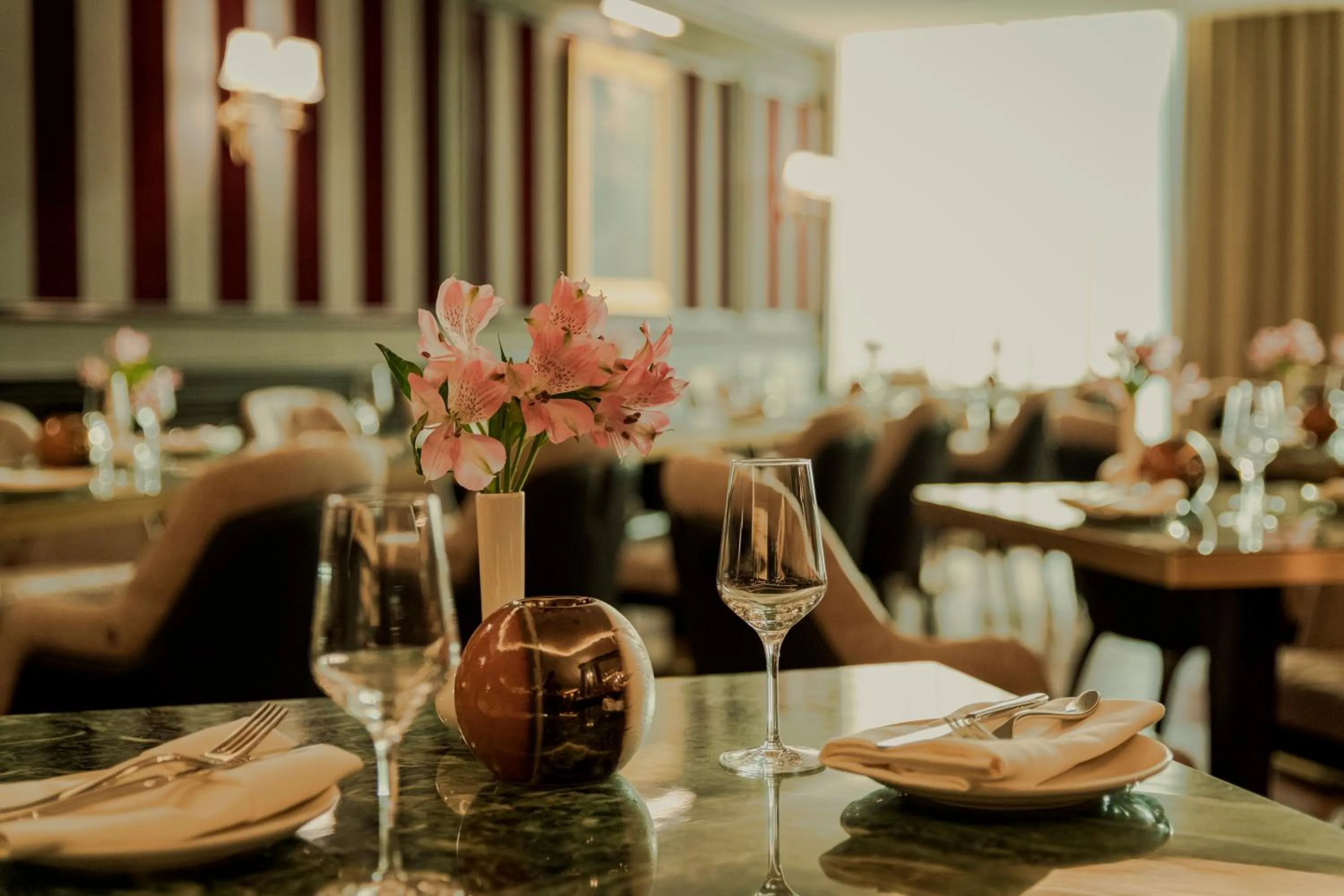 Lounge or bar in Millennium Al Masar