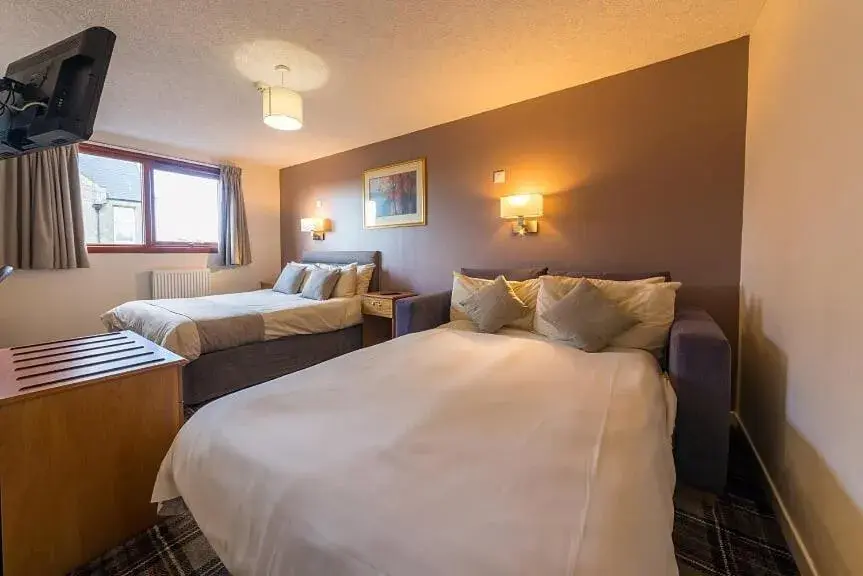 Bedroom, Bed in Castletown Hotel Bedroom, Bed in Castletown Hotel