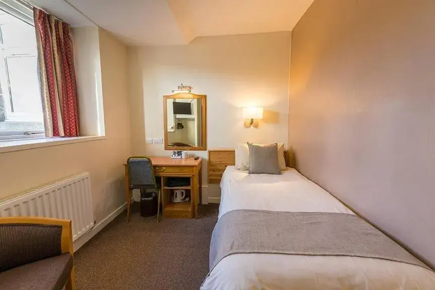 Bedroom, Bed in Castletown Hotel Bedroom, Bed in Castletown Hotel