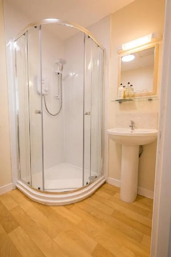Shower in Castletown Hotel