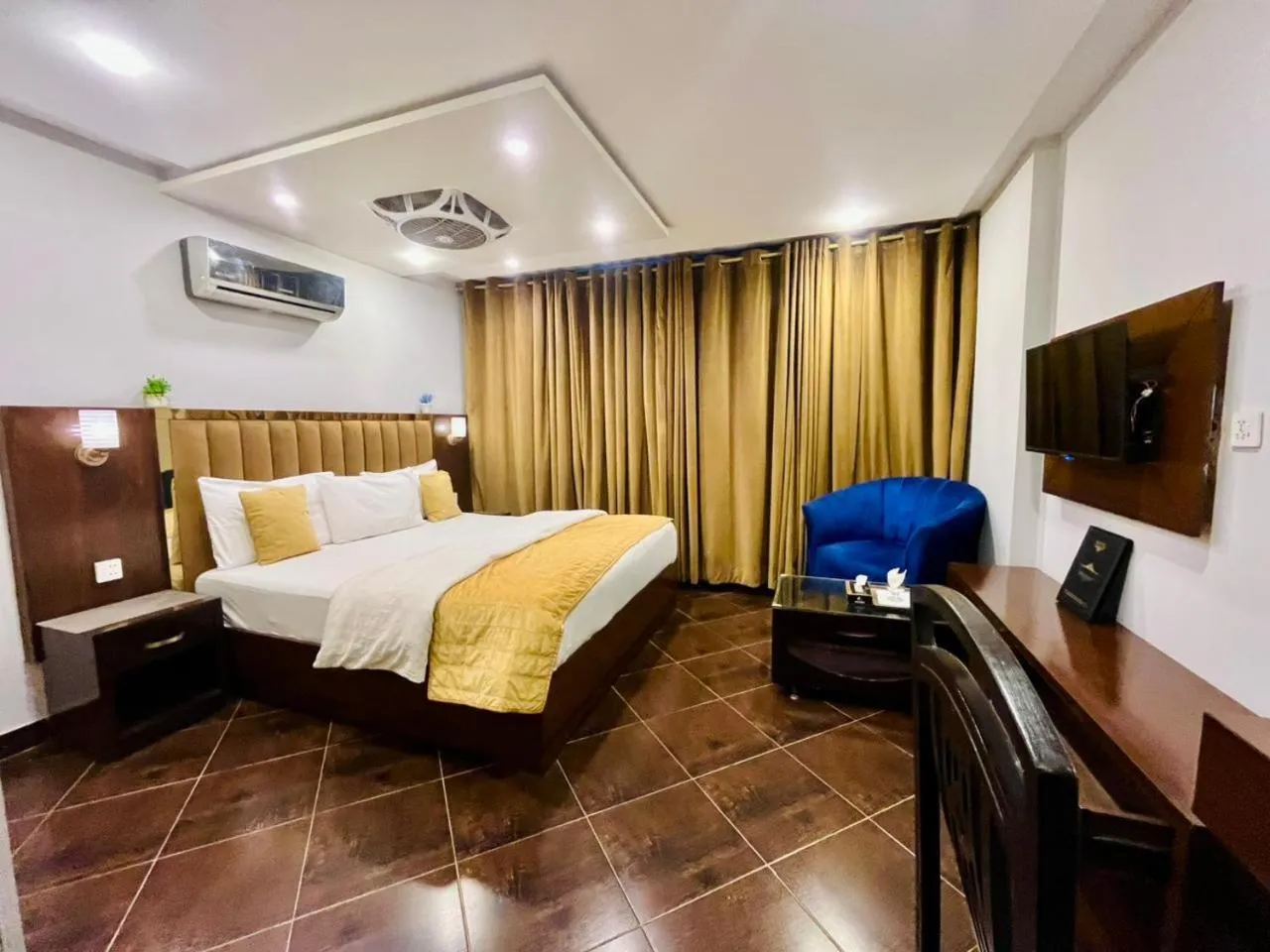 Bed in Bling International Hotel Multan