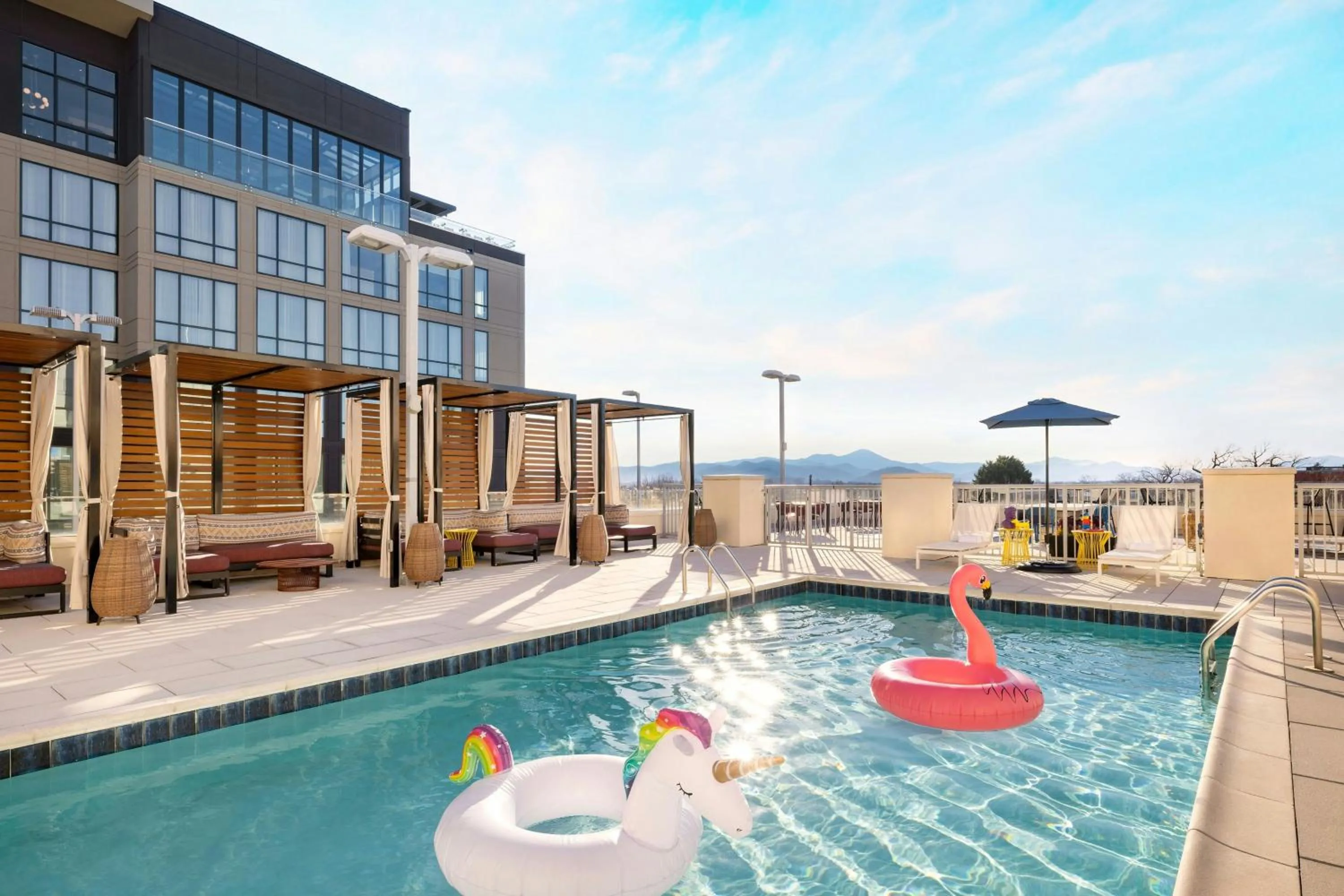 Swimming pool in Moxy Asheville