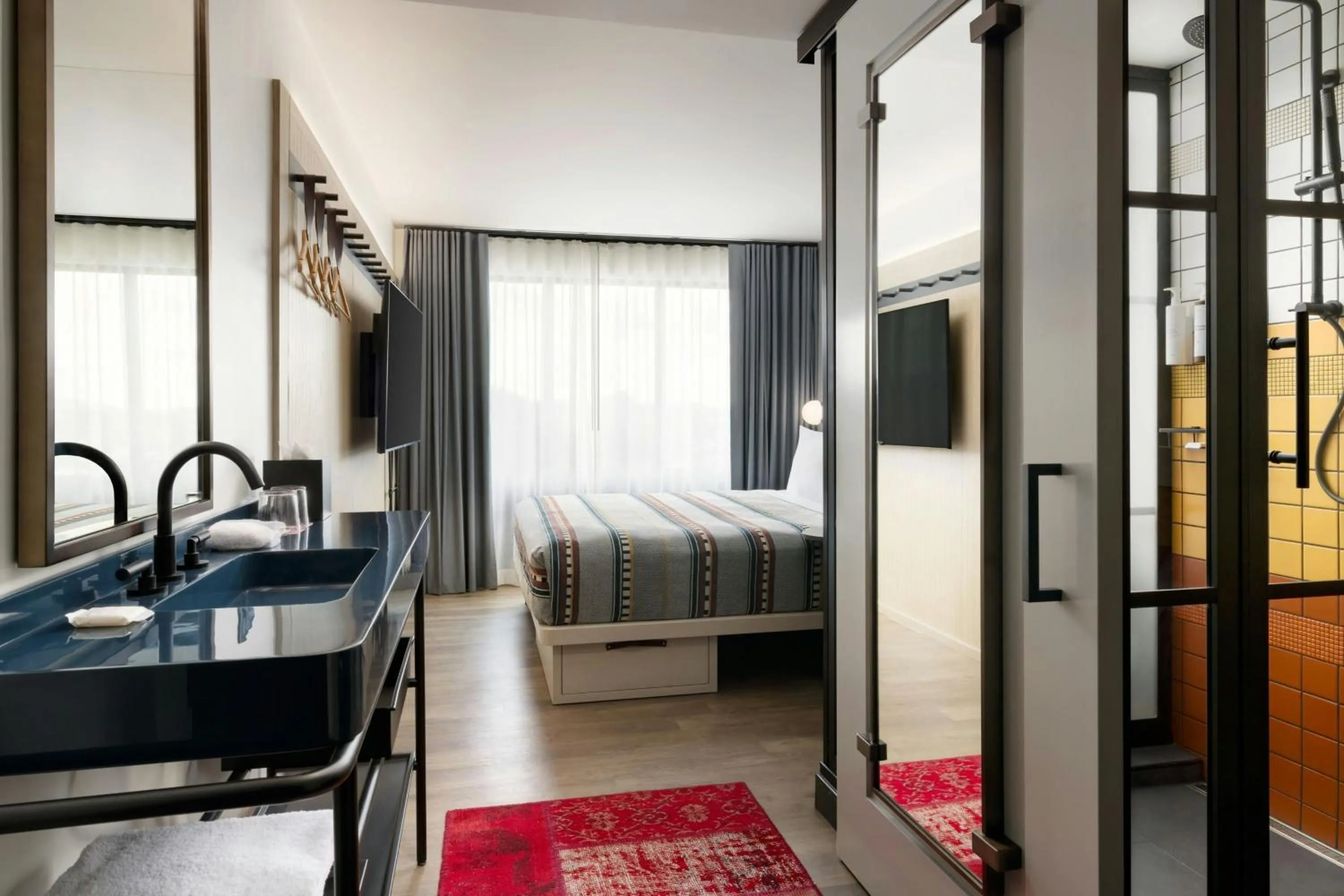 Photo of the whole room, Bed in Moxy Asheville