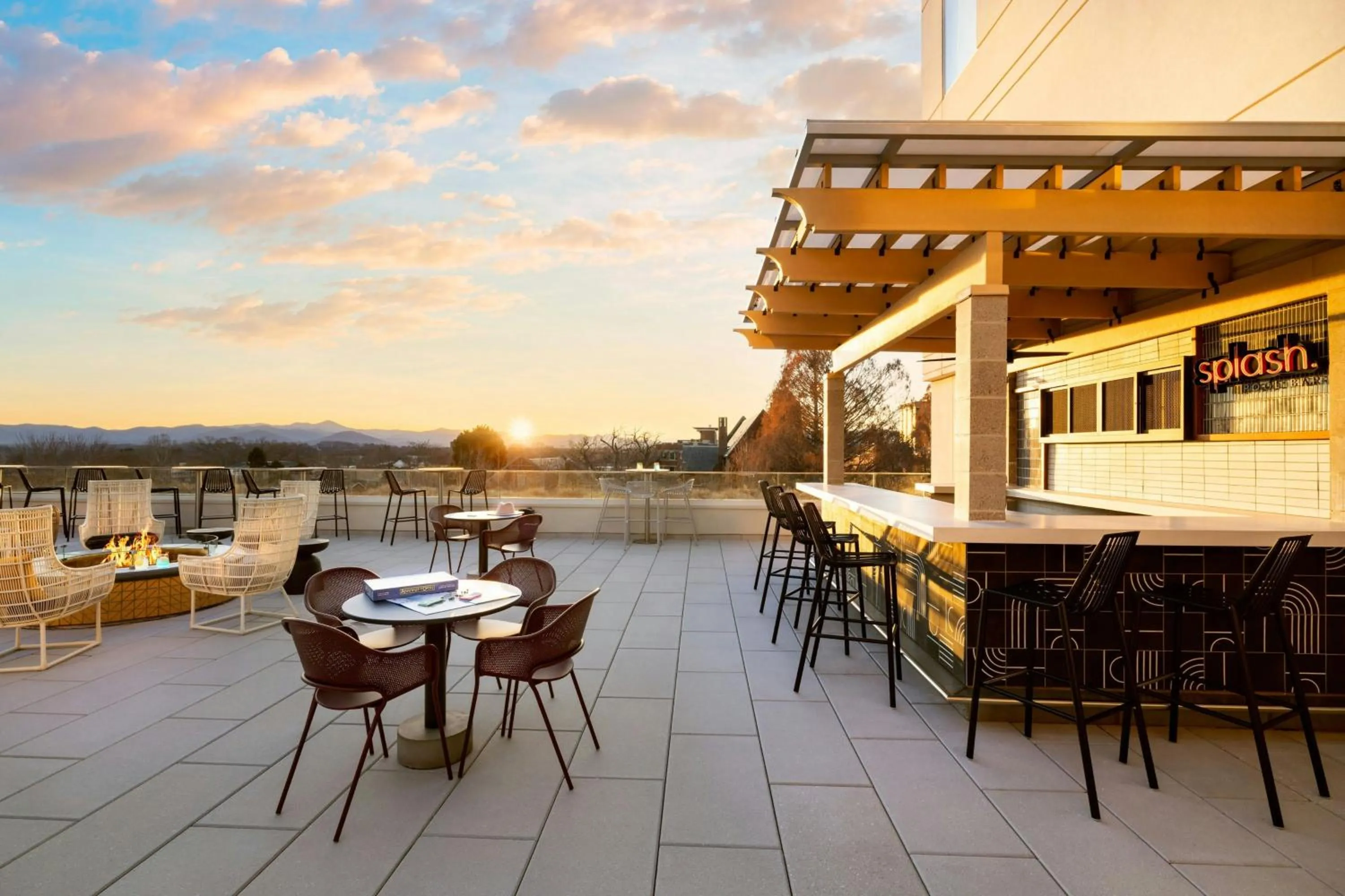 Swimming pool in Moxy Asheville