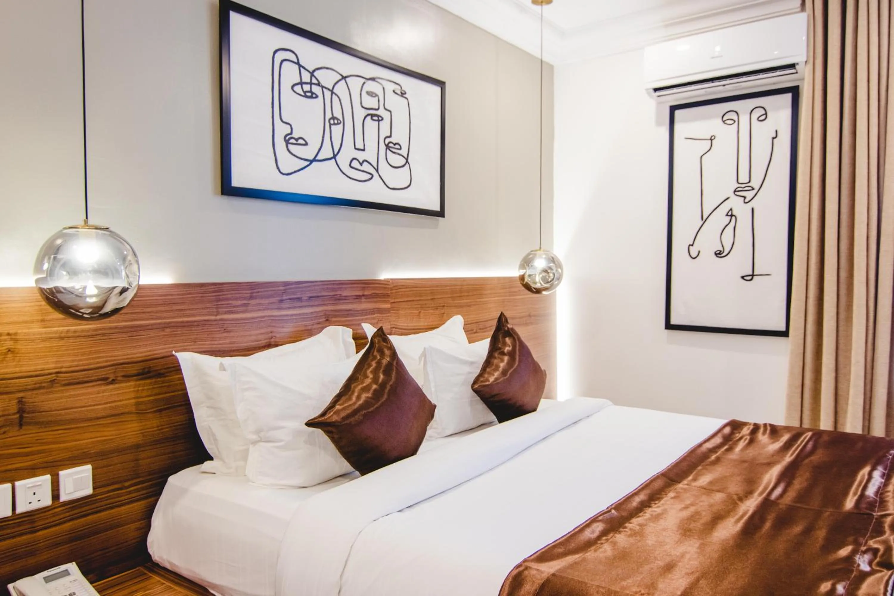 Bed in BON Hotel Imperial