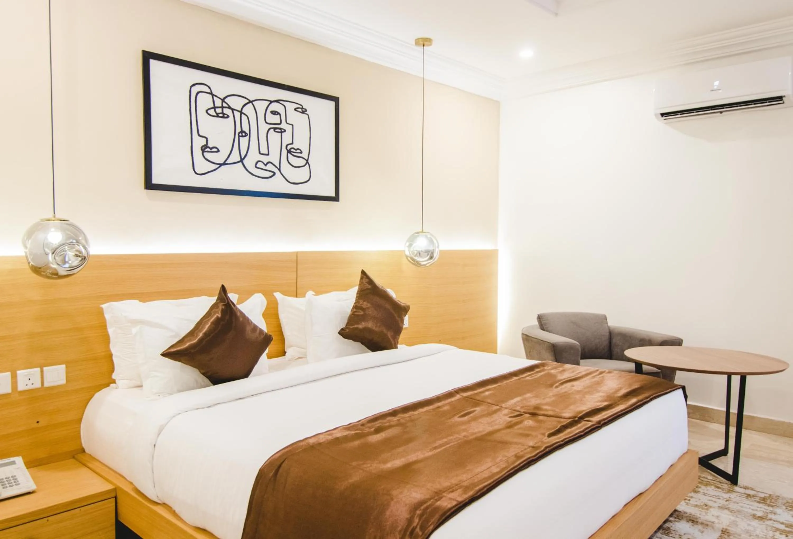 Bed in BON Hotel Imperial