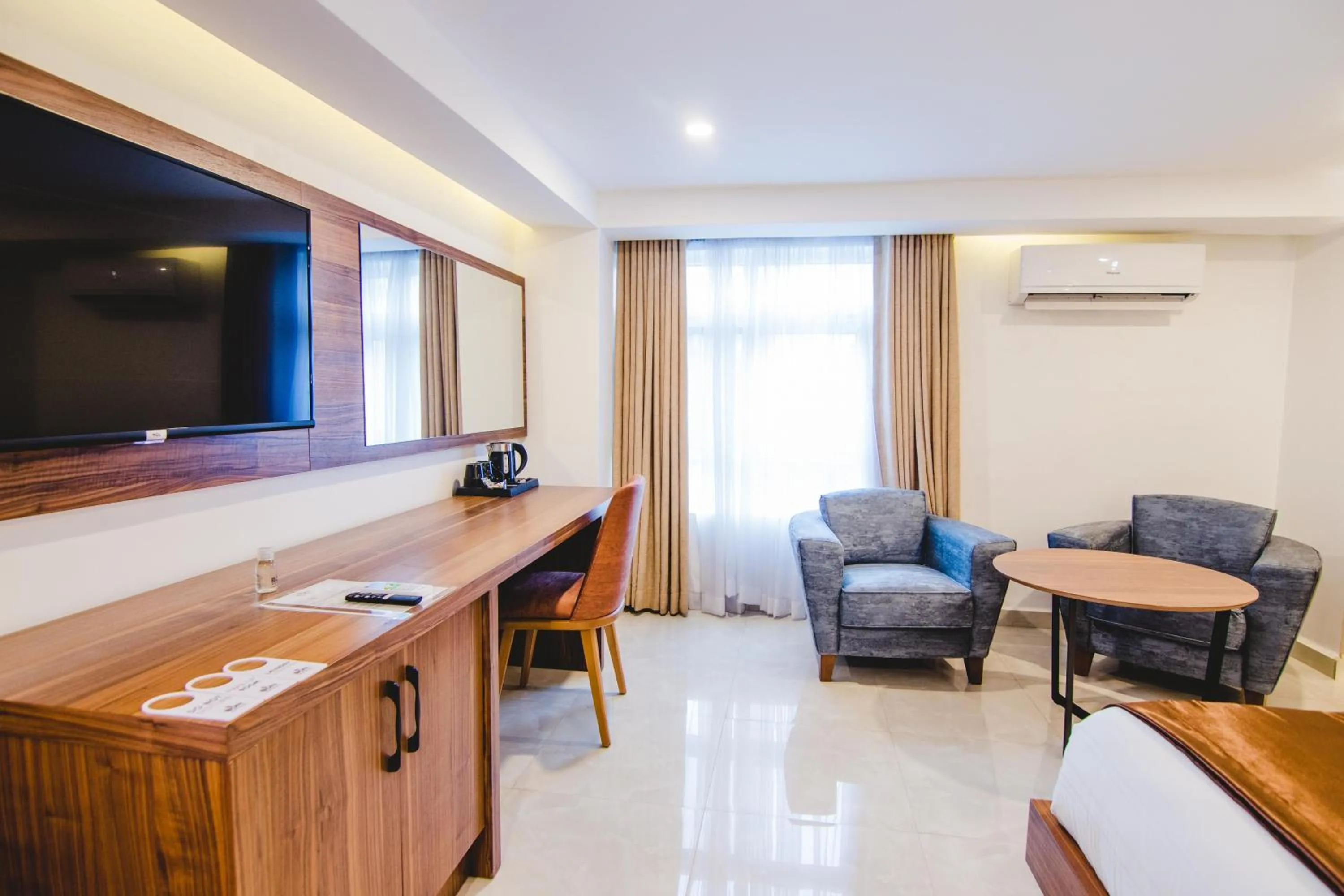 TV and multimedia in BON Hotel Imperial