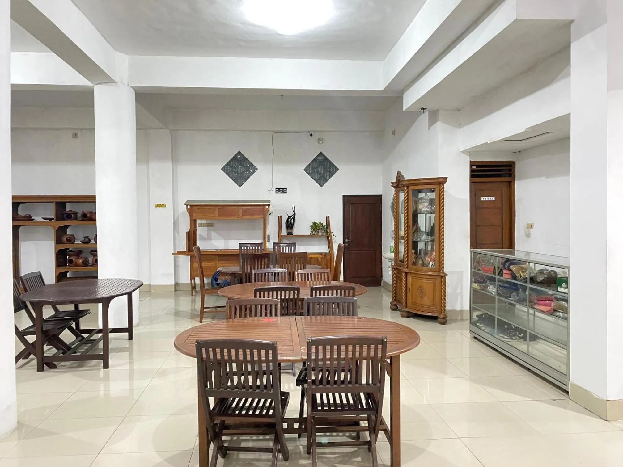 Living room in New Wijaya Hotel