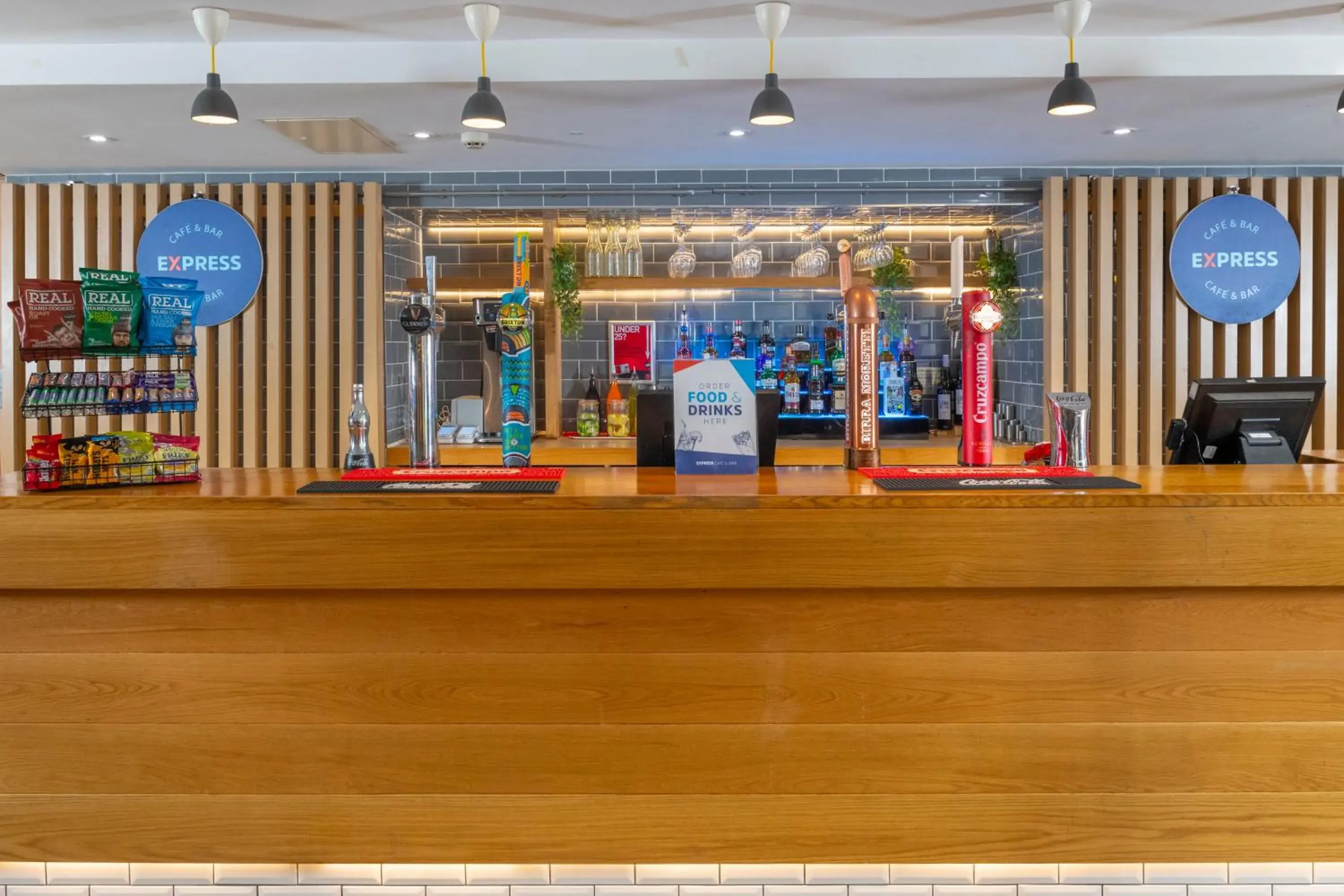 Lounge or bar in Holiday Inn Express Birmingham Airport NEC by IHG Lounge or bar in Holiday Inn Express Birmingham Airport NEC by IHG