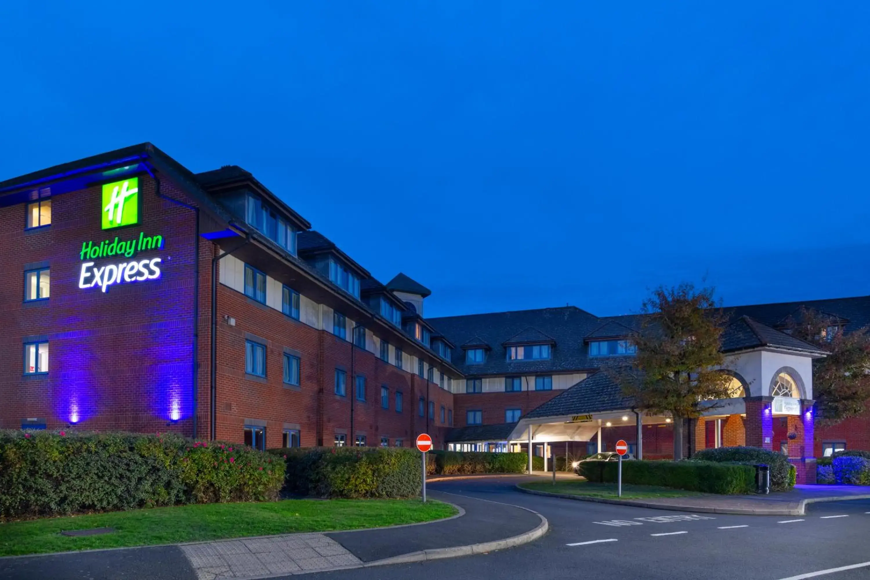 Property building in Holiday Inn Express Birmingham Airport NEC by IHG Property building in Holiday Inn Express Birmingham Airport NEC by IHG