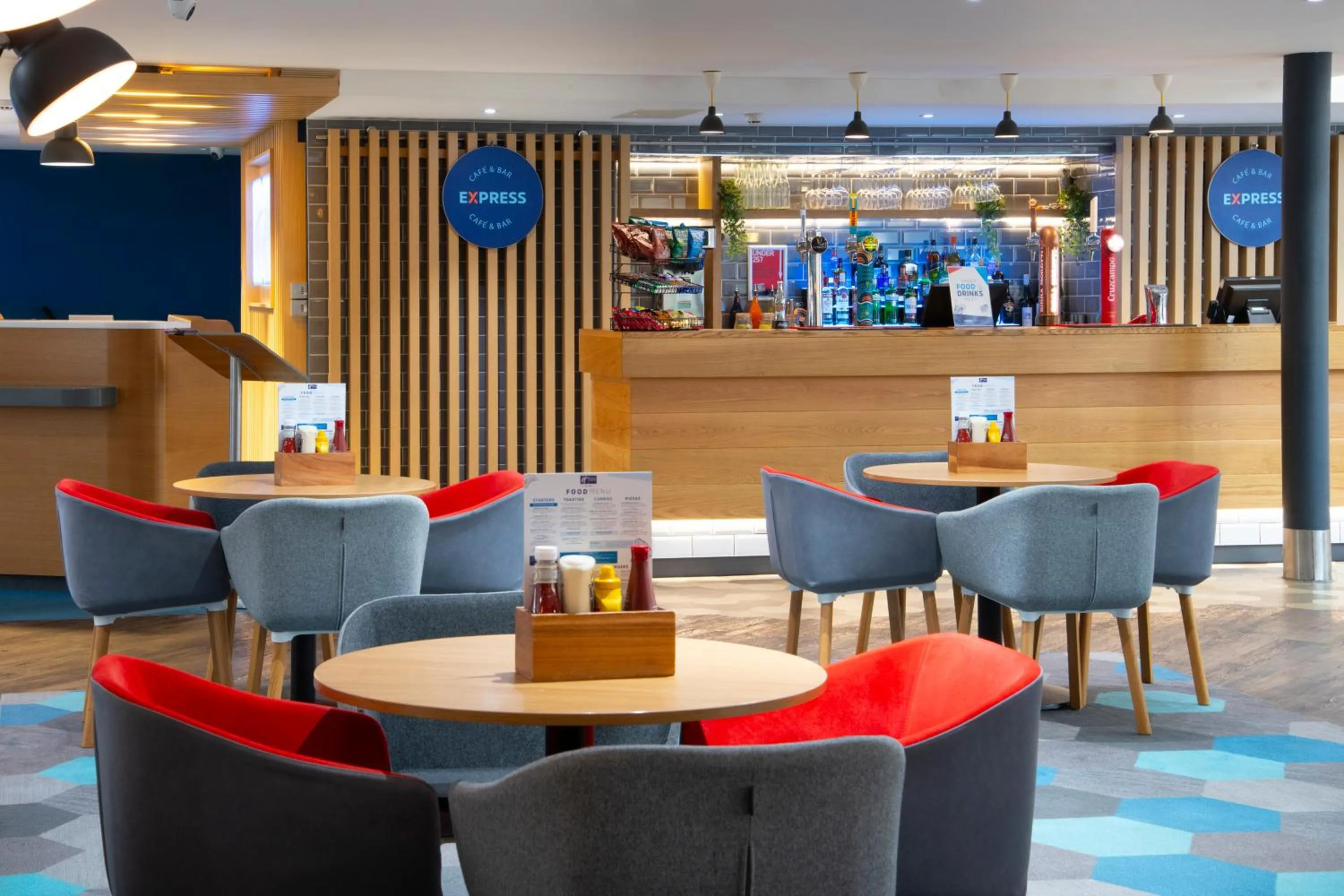 Lounge or bar in Holiday Inn Express Birmingham Airport NEC by IHG
