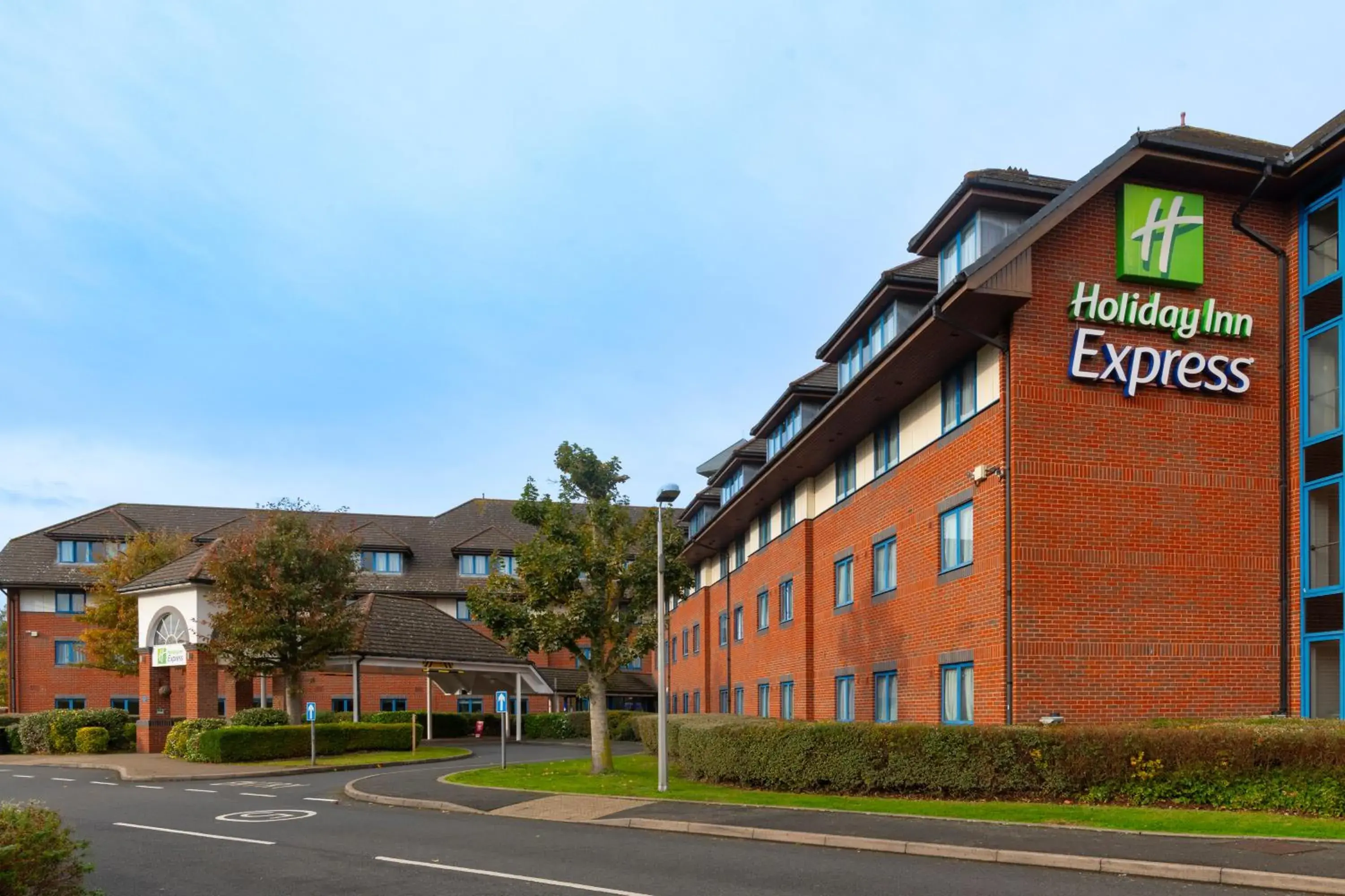 Property building in Holiday Inn Express Birmingham Airport NEC by IHG Property building in Holiday Inn Express Birmingham Airport NEC by IHG
