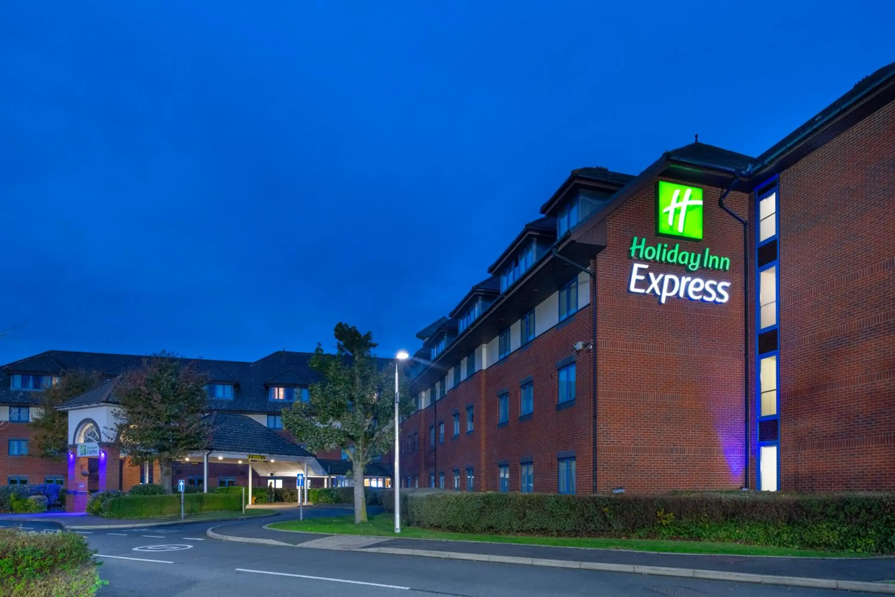 Property building in Holiday Inn Express Birmingham Airport NEC by IHG Property building in Holiday Inn Express Birmingham Airport NEC by IHG
