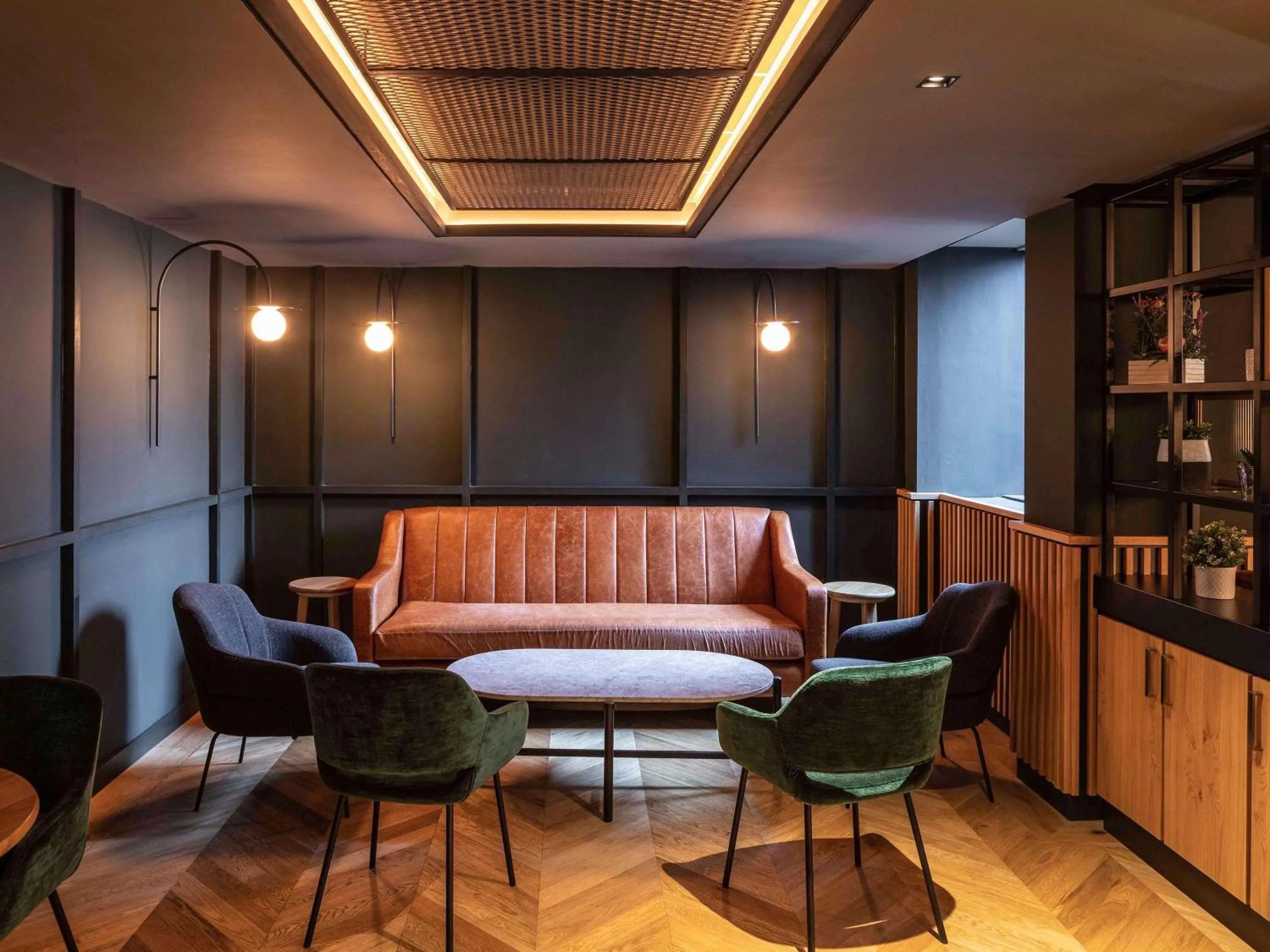 Restaurant/places to eat in Novotel Birmingham Airport Terminal Building - NEC