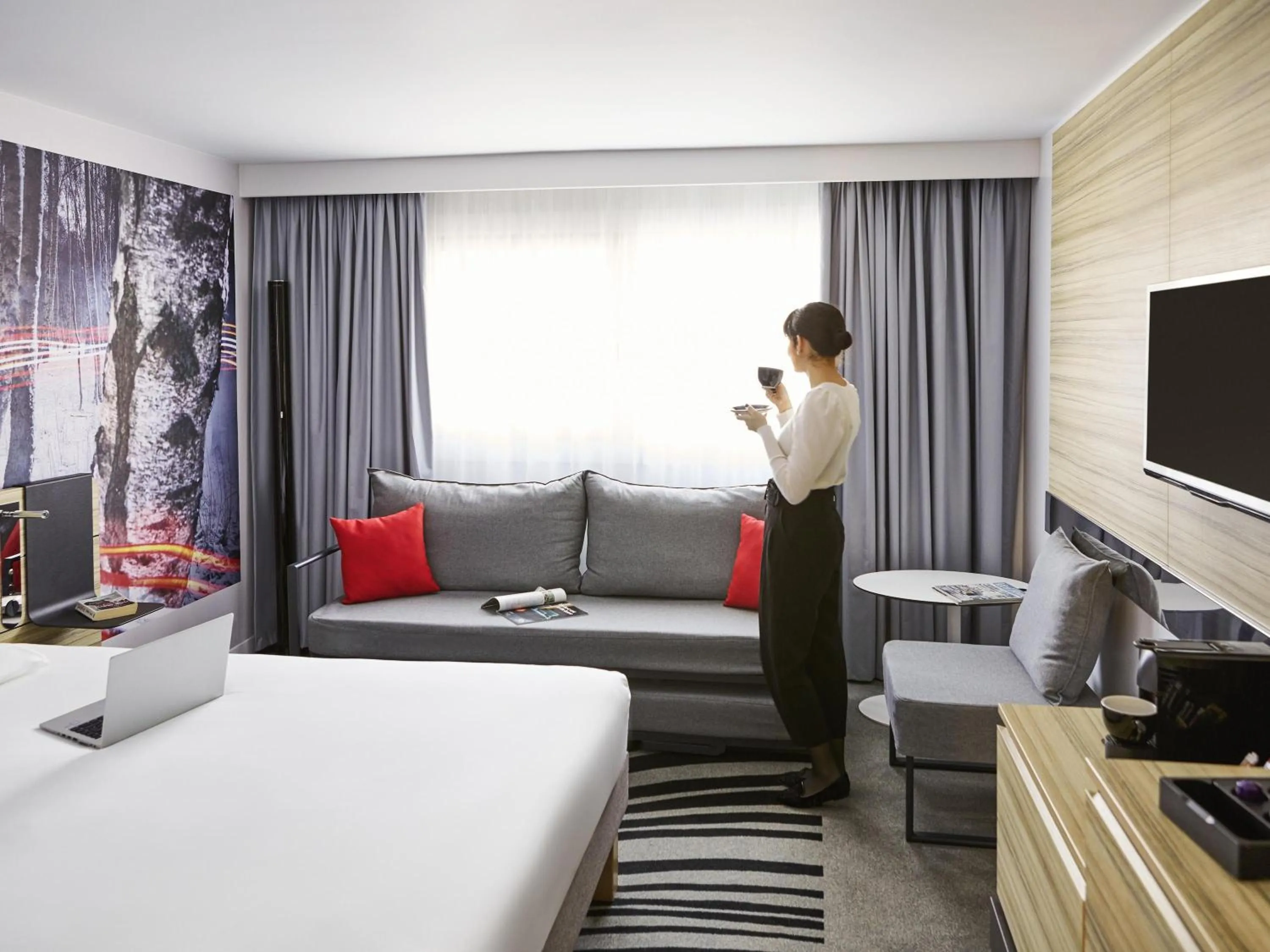 Bedroom, Bed in Novotel Birmingham Airport Terminal Building - NEC