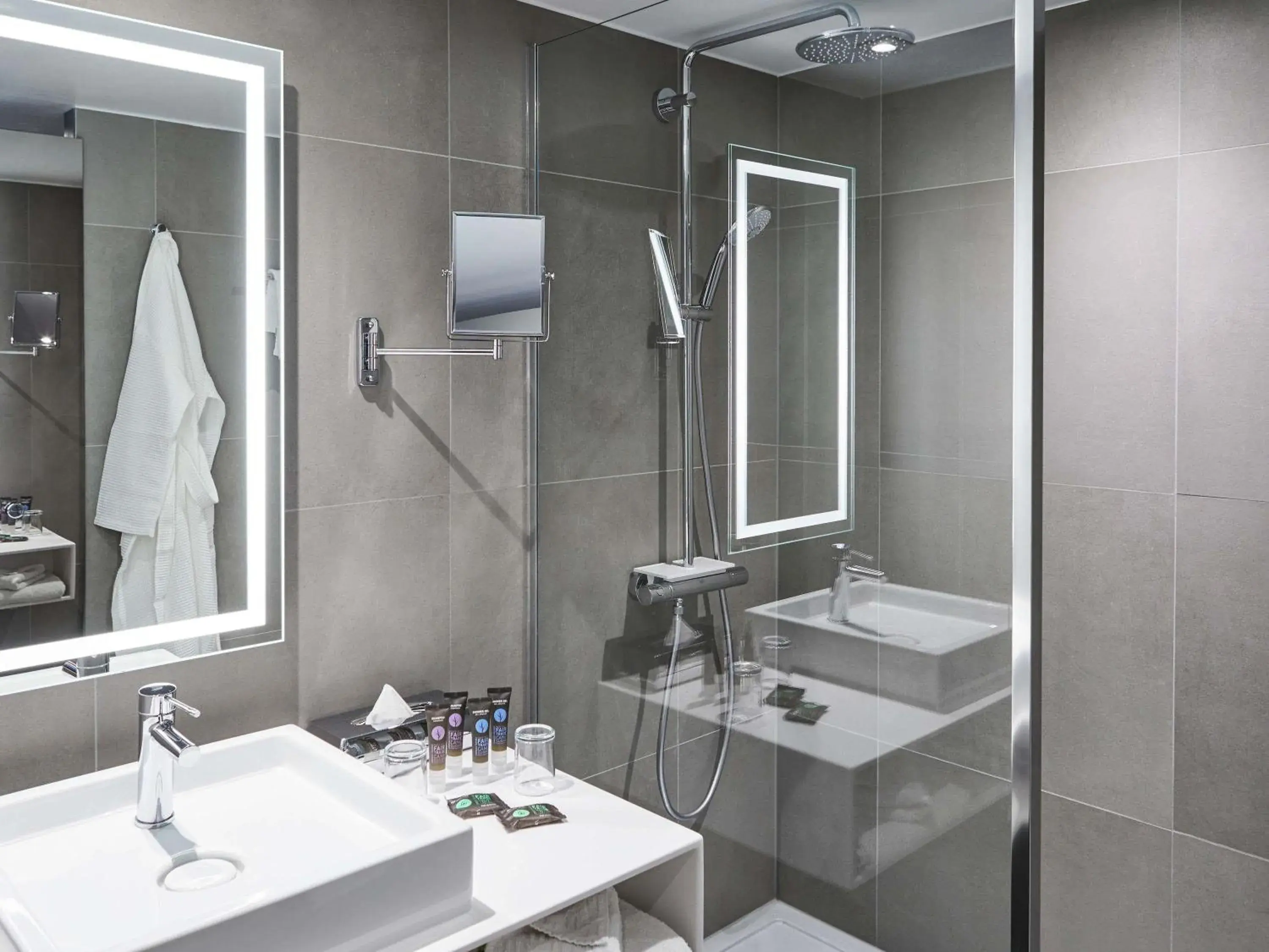 Executive Room in Novotel Birmingham Airport Terminal Building - NEC Executive Room in Novotel Birmingham Airport Terminal Building - NEC