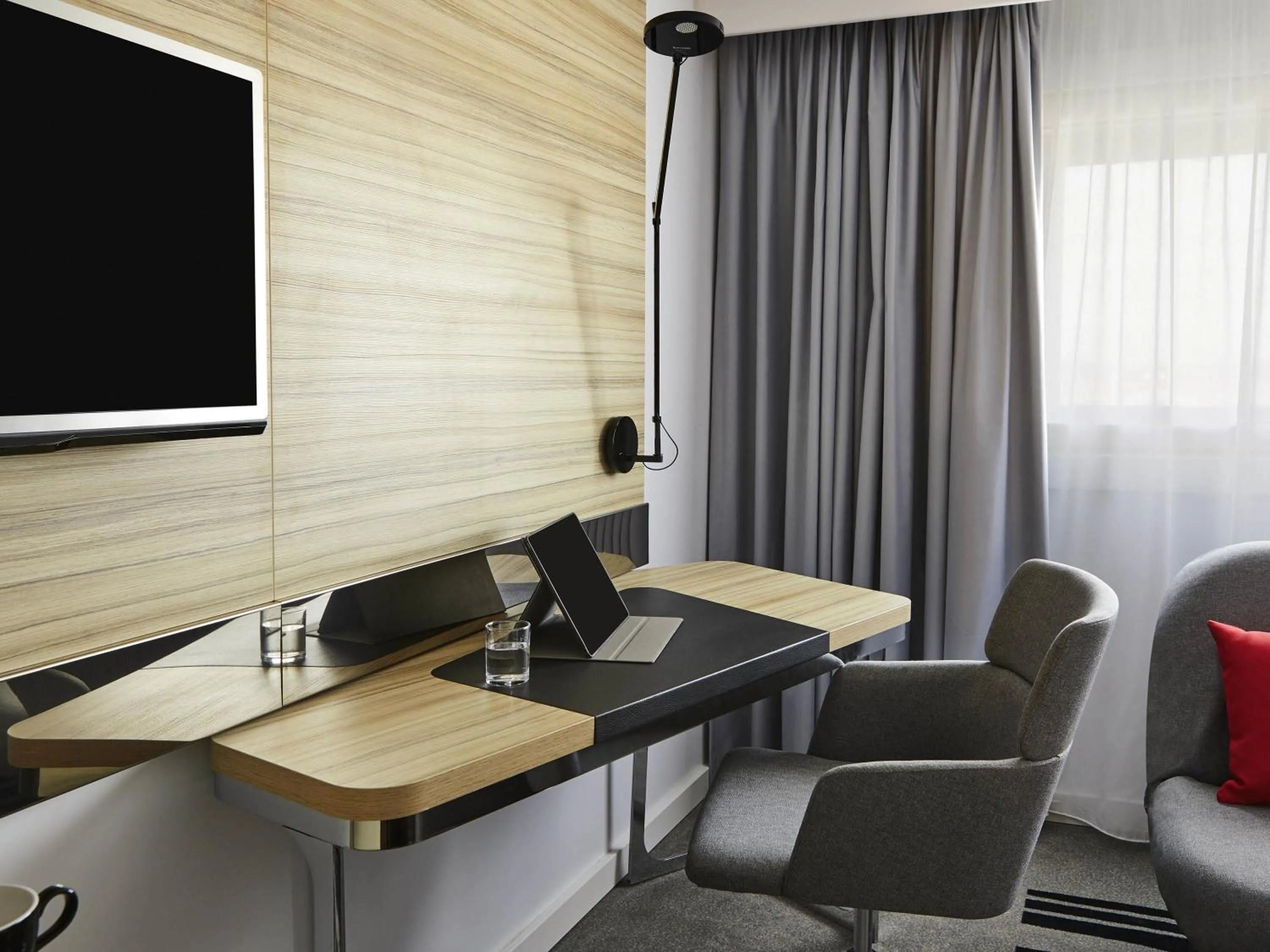 Bedroom in Novotel Birmingham Airport Terminal Building - NEC