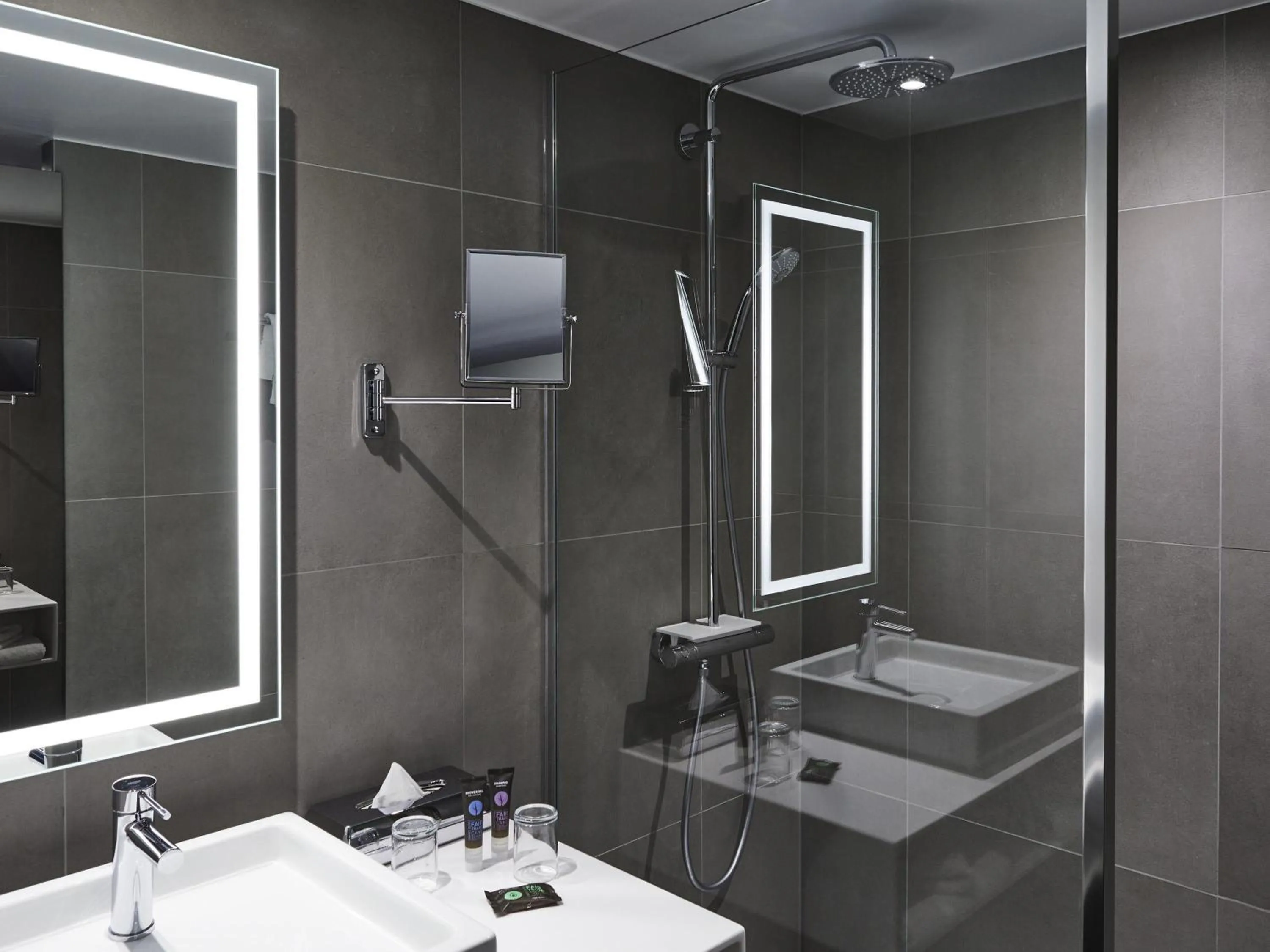 Bedroom in Novotel Birmingham Airport Terminal Building - NEC