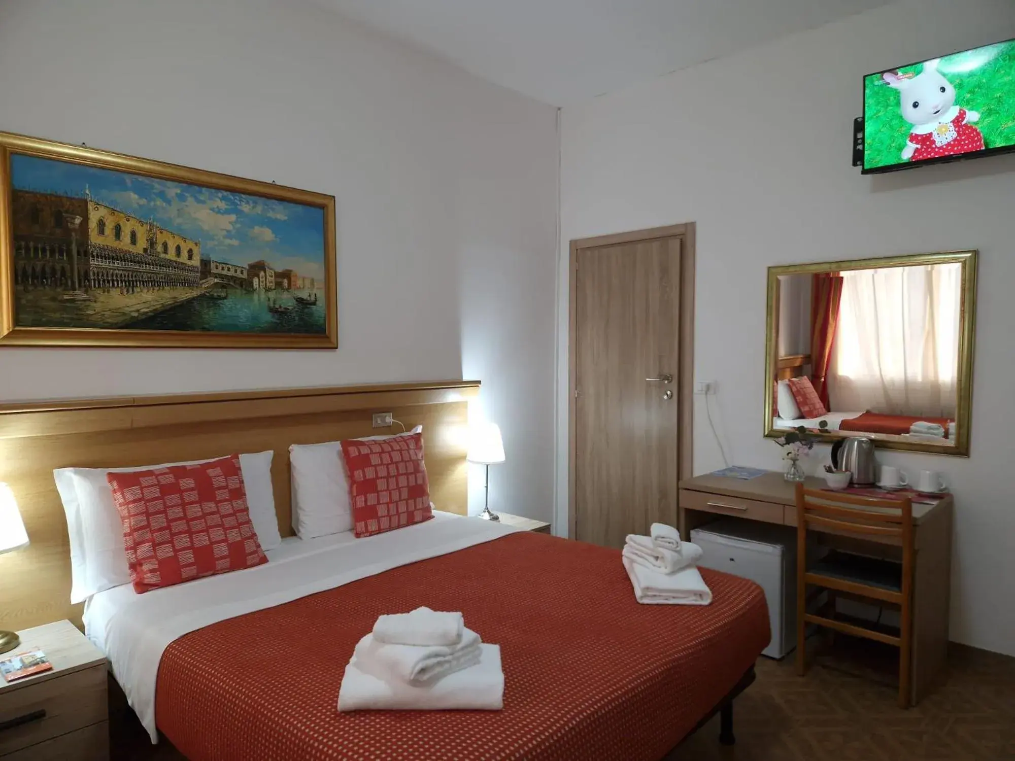 Communal lounge/ TV room, Bed in Hotel Tito Communal lounge/ TV room, Bed in Hotel Tito