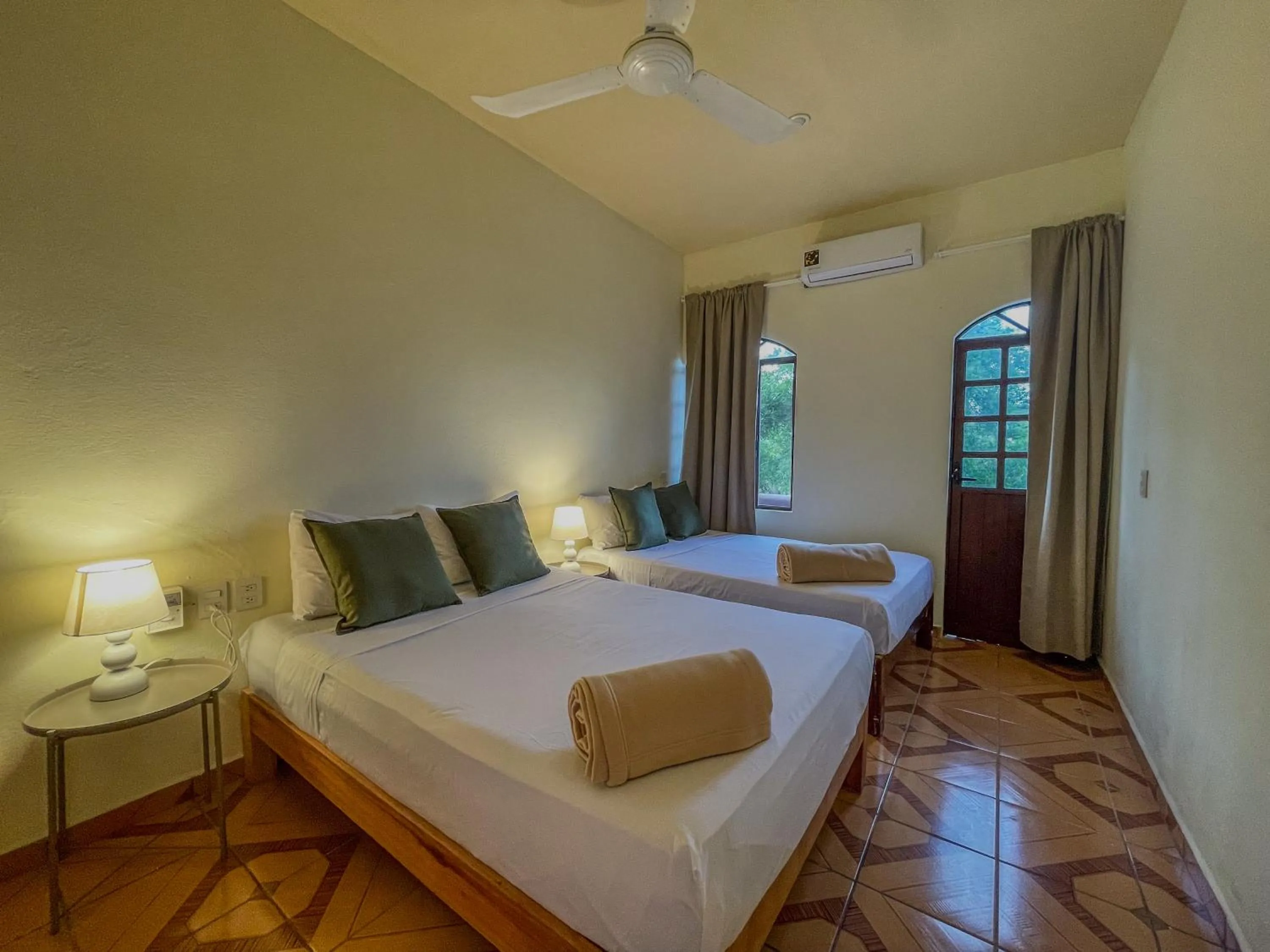 Deluxe Twin Room in Viajero Puerto Escondido Hostel