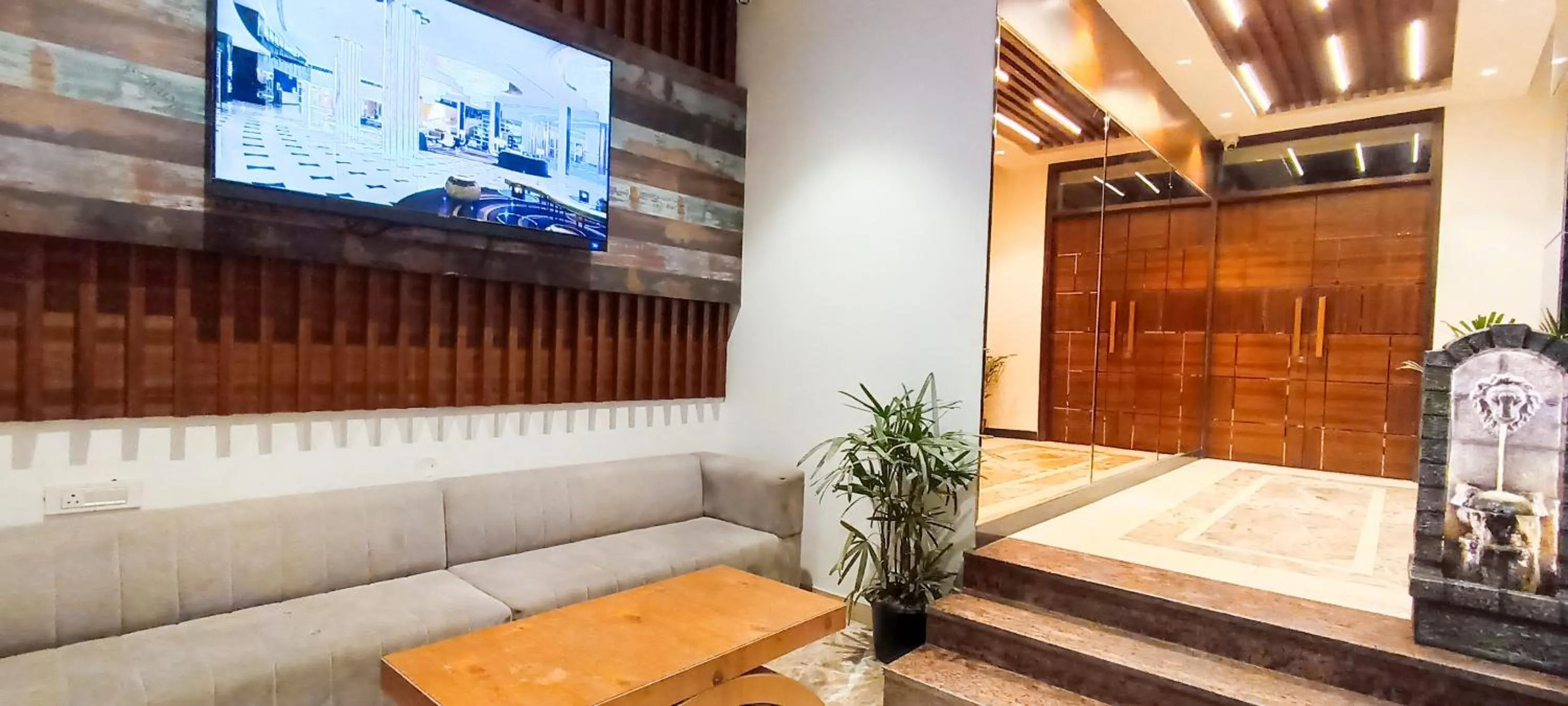 Lobby or reception in Hotel Lake View - Near Sukhna Lake