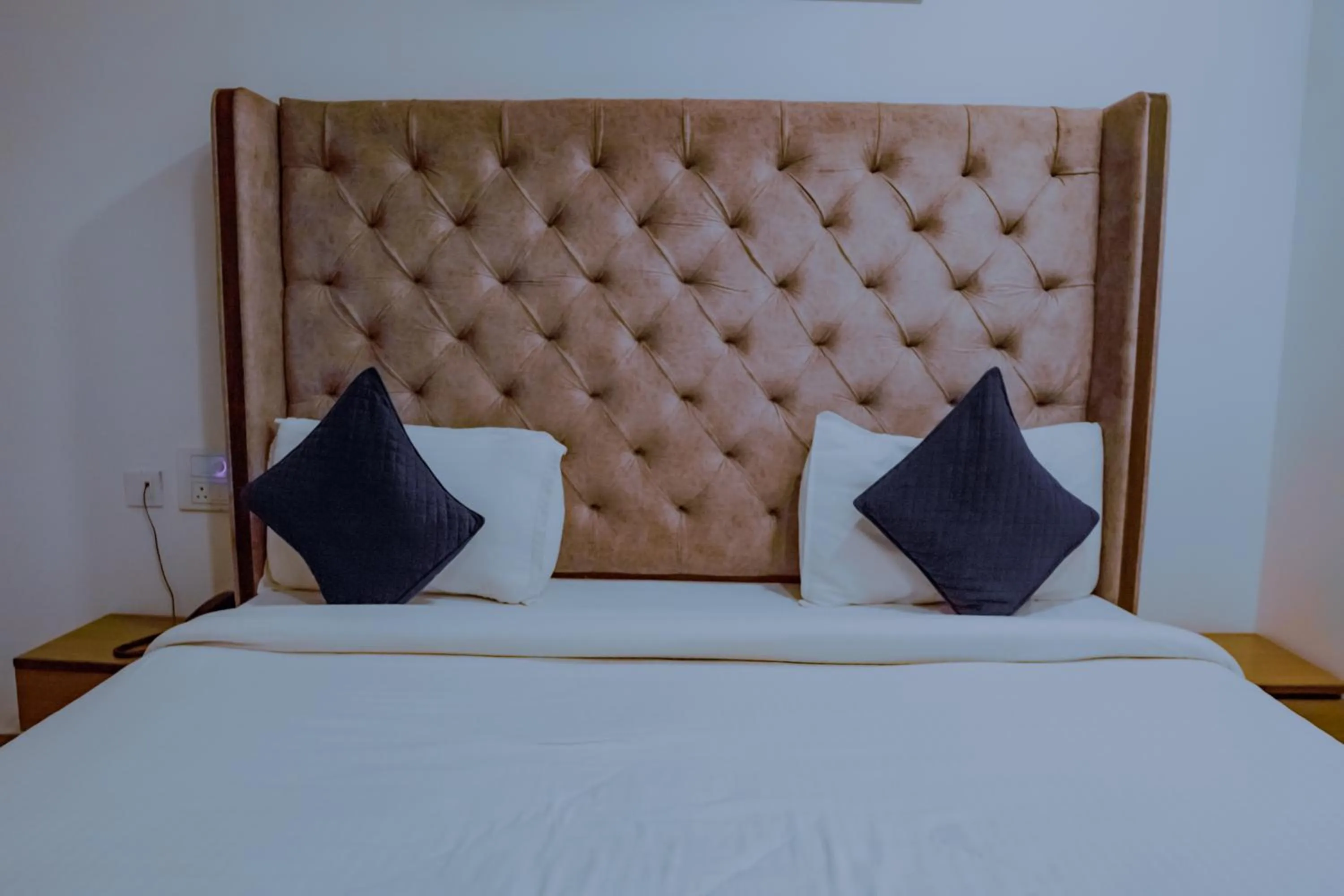 Bed in Hotel Lake View - Near Sukhna Lake