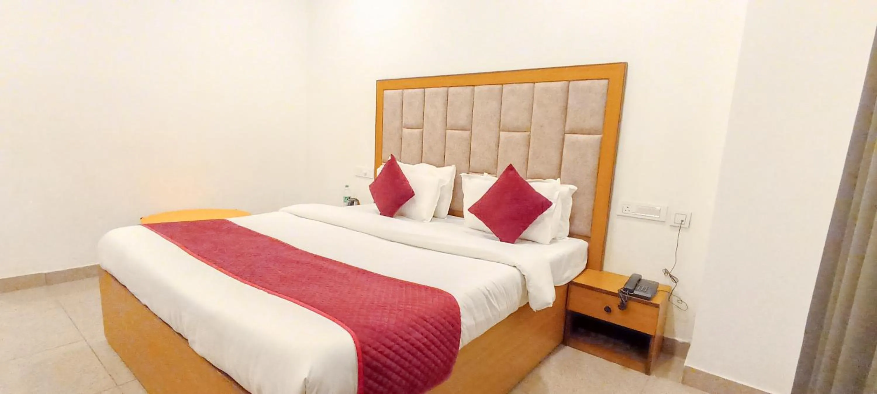 Bedroom, Bed in Hotel Lake View - Near Sukhna Lake