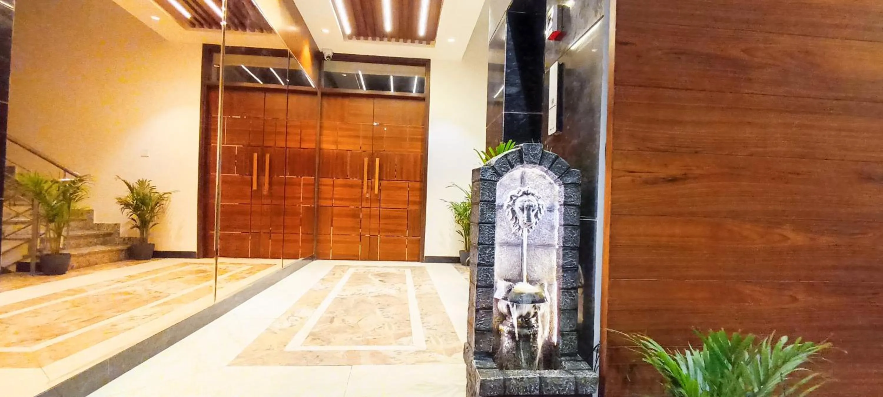 Restaurant/places to eat in Hotel Lake View - Near Sukhna Lake