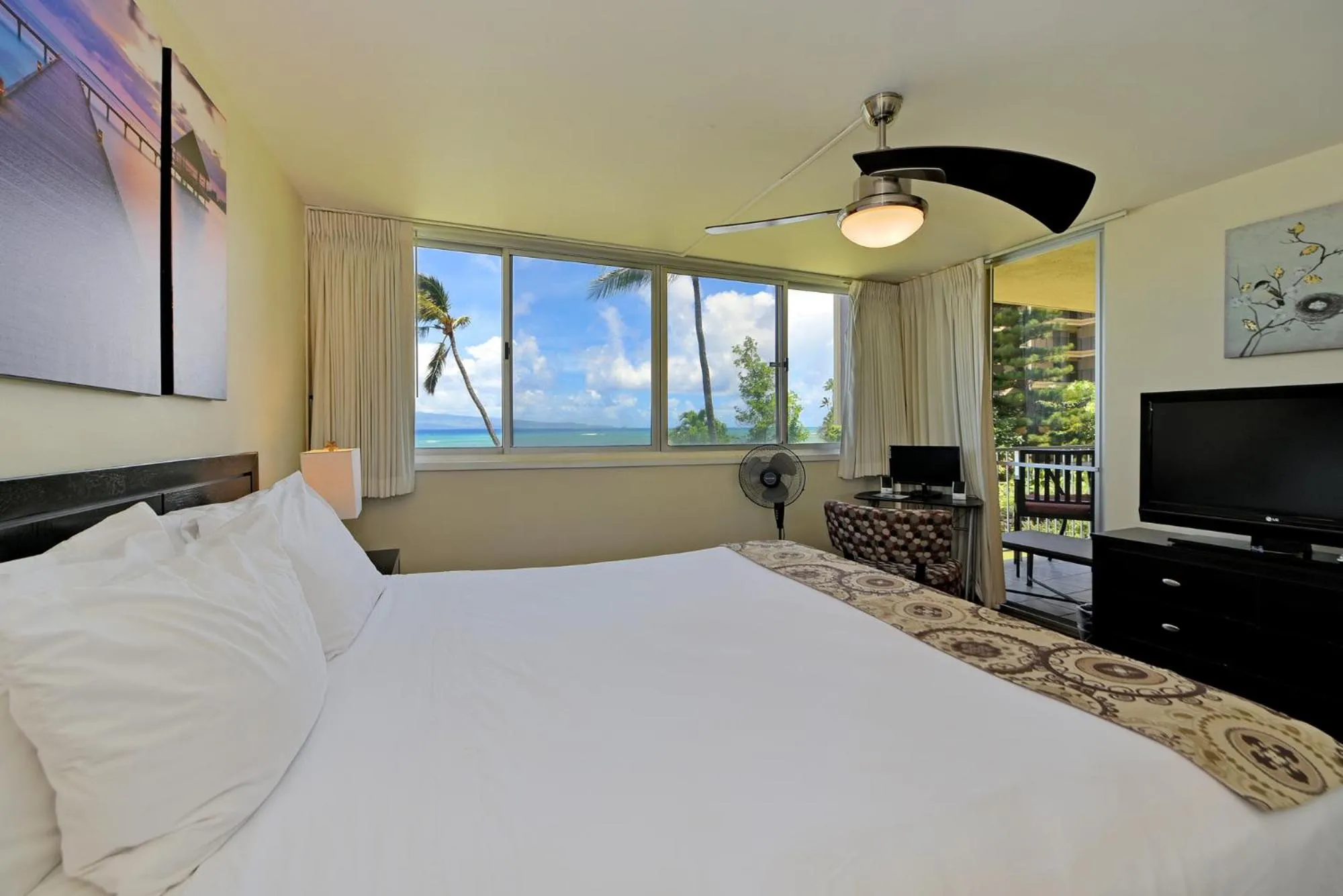 Property building, Bed in Royal Kahana