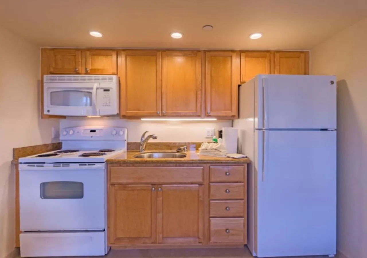 Kitchen or kitchenette in Royal Kahana