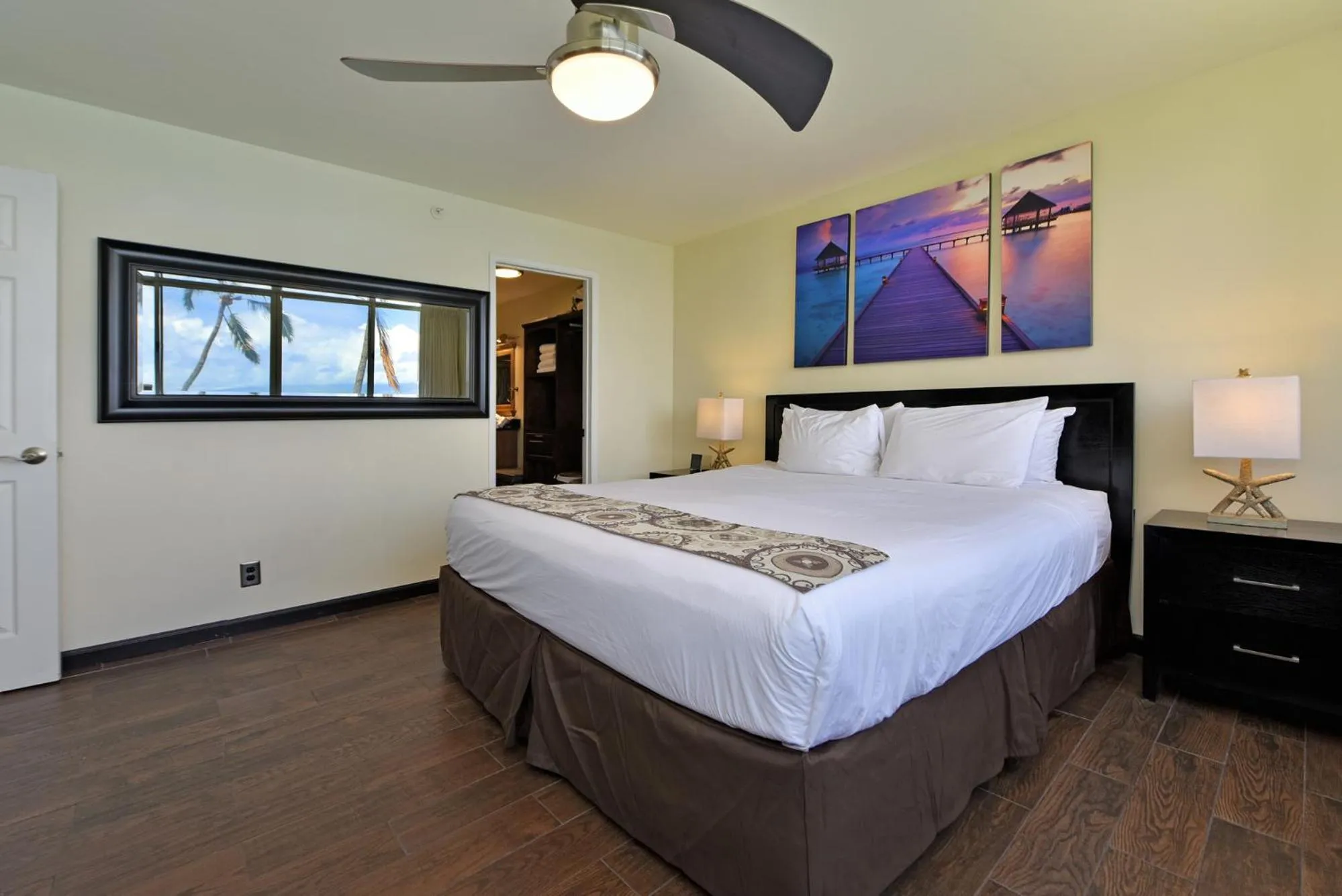Property building, Bed in Royal Kahana