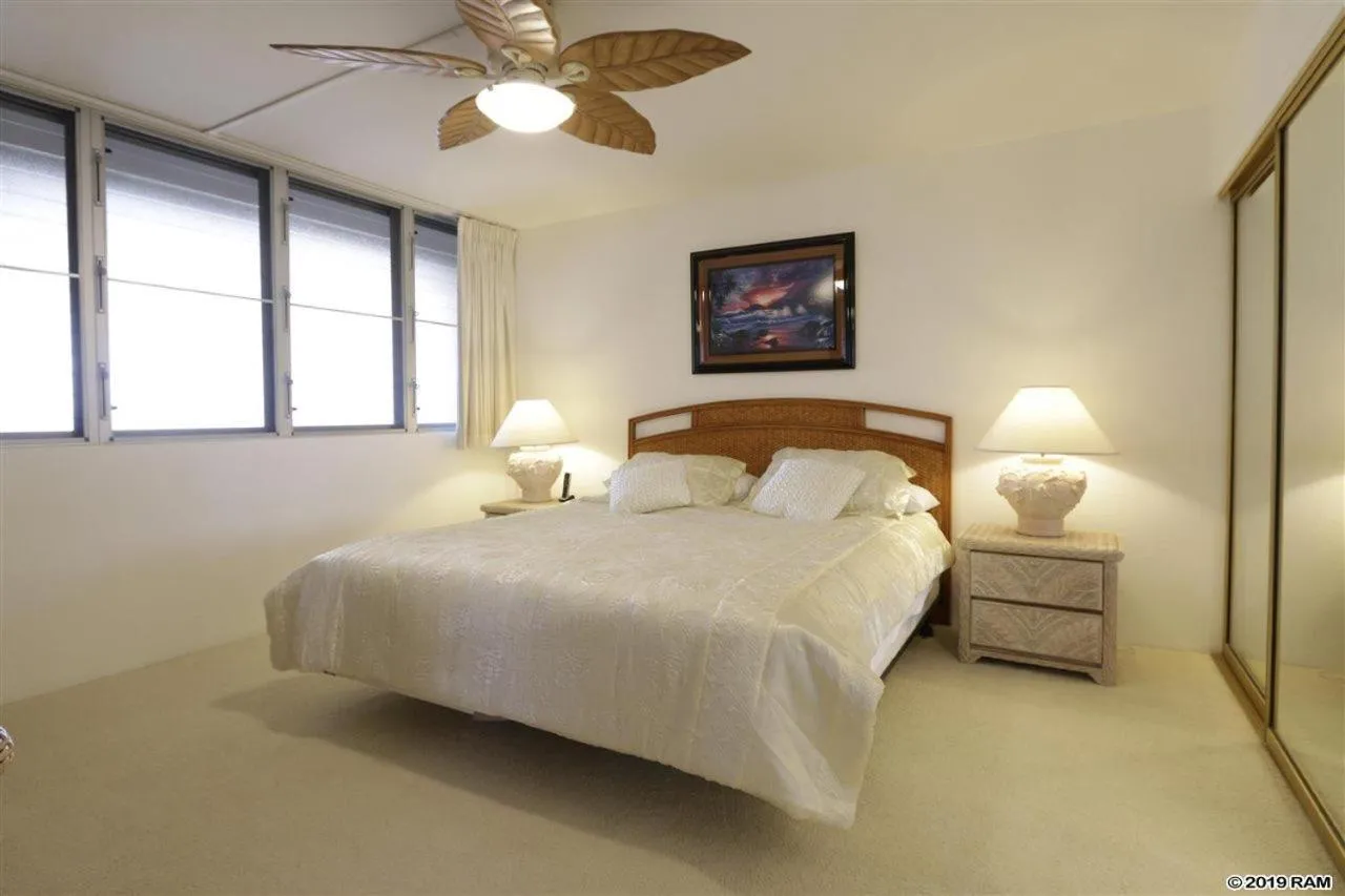 Property building, Bed in Royal Kahana