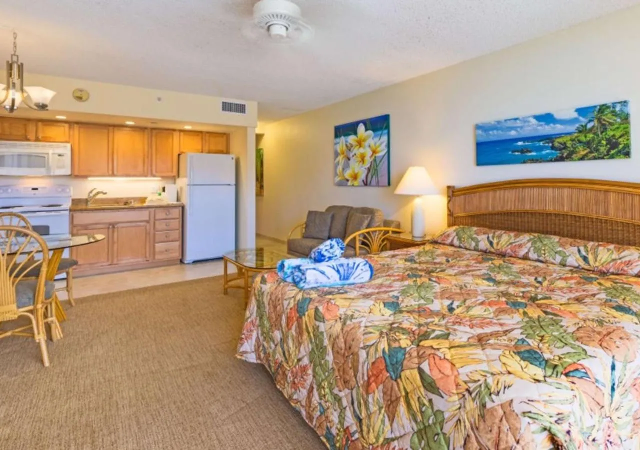 Photo of the whole room, Bed in Royal Kahana