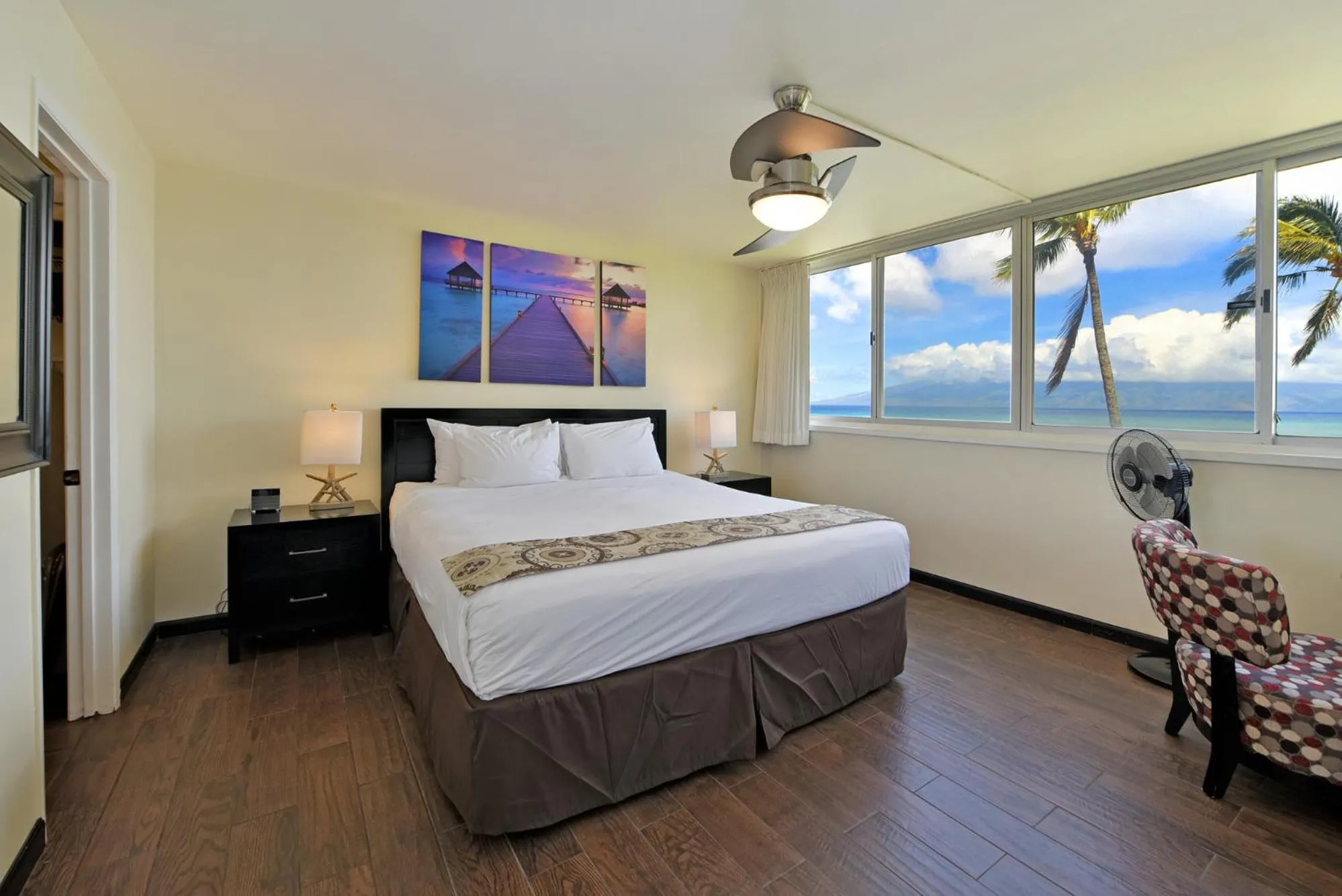 Property building, Bed in Royal Kahana
