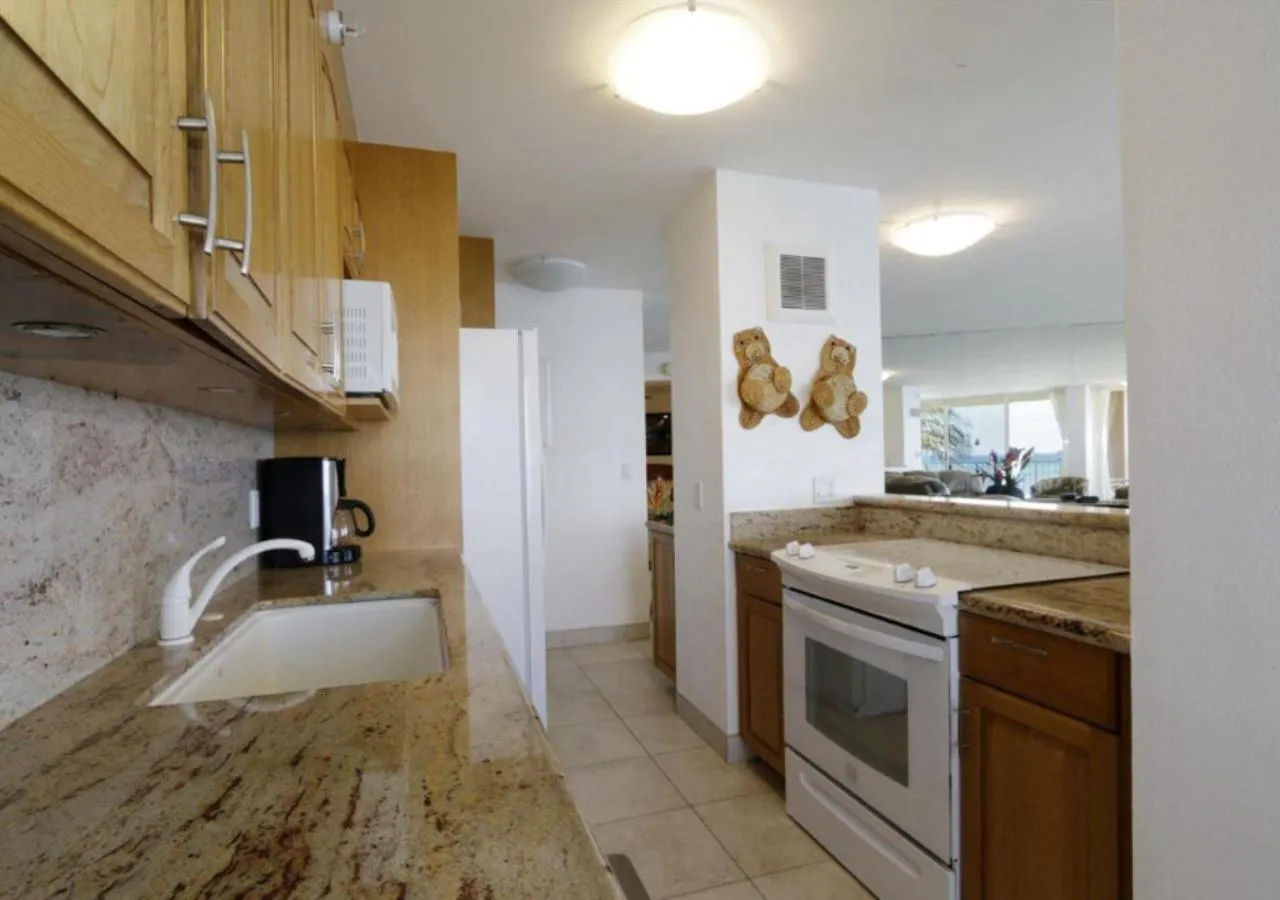 Kitchen or kitchenette in Royal Kahana